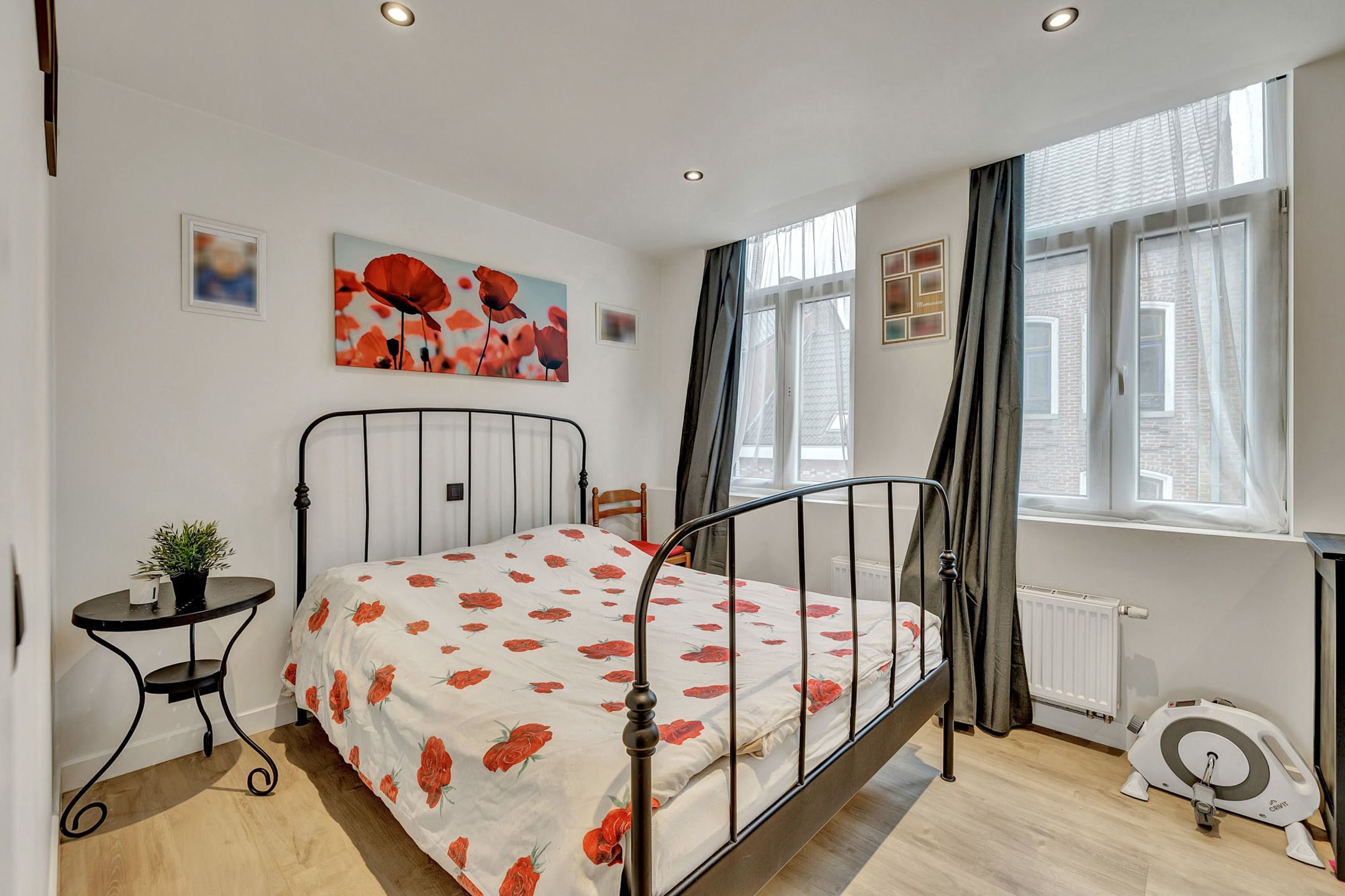 Gerenoveerd appartement met 2 ruime slaapkamers foto 11