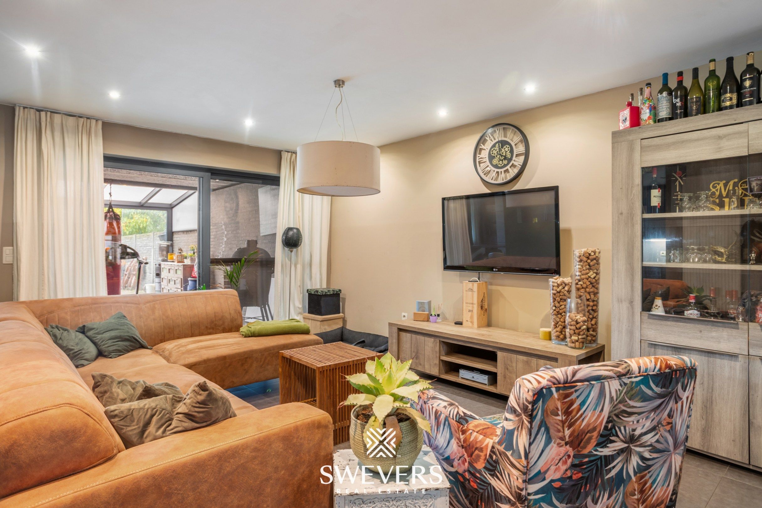 Ruime, instapklare woning met drie slaapkamers en prachtige tuin foto 3