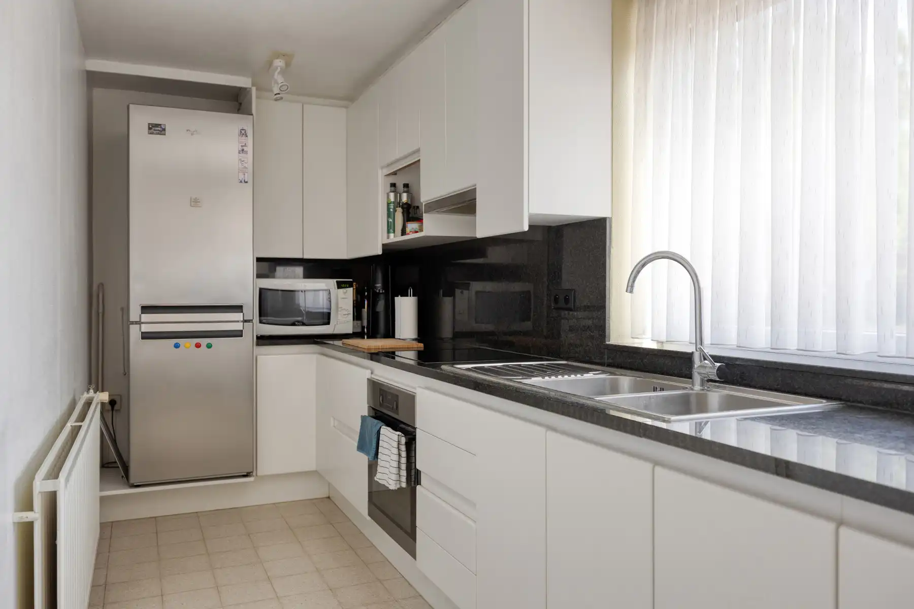 Zeer goedgelegen halfopen bebouwing met garage!! foto 8