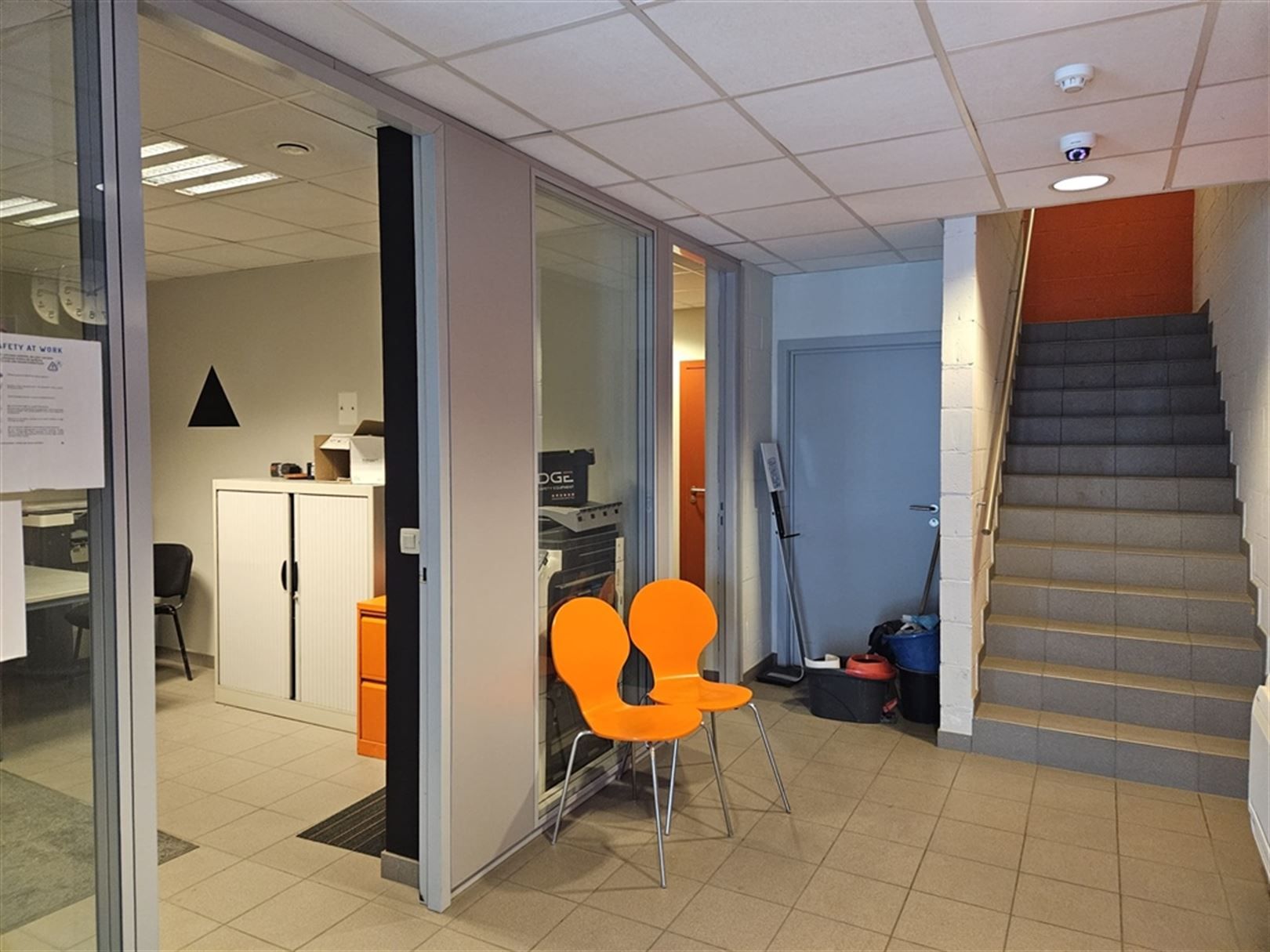 Goed bereikbare kantoren + magazijn foto 13