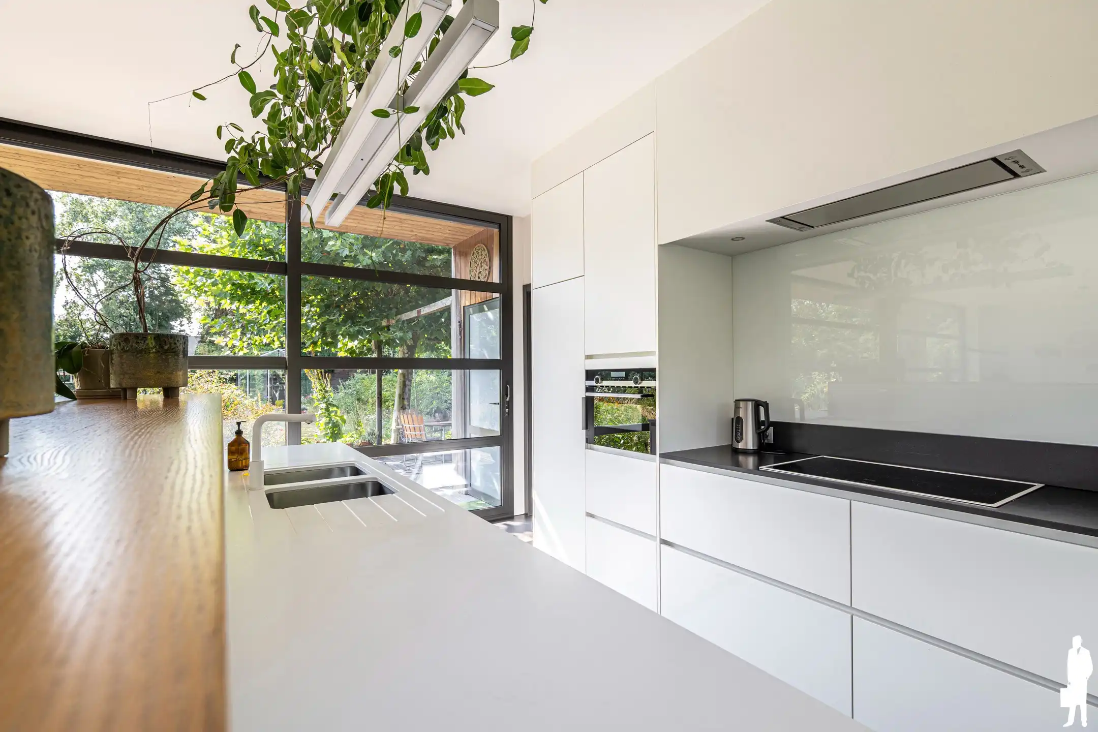 Unieke woning; architecturaal ontwerp, organische natuurtuin foto 14