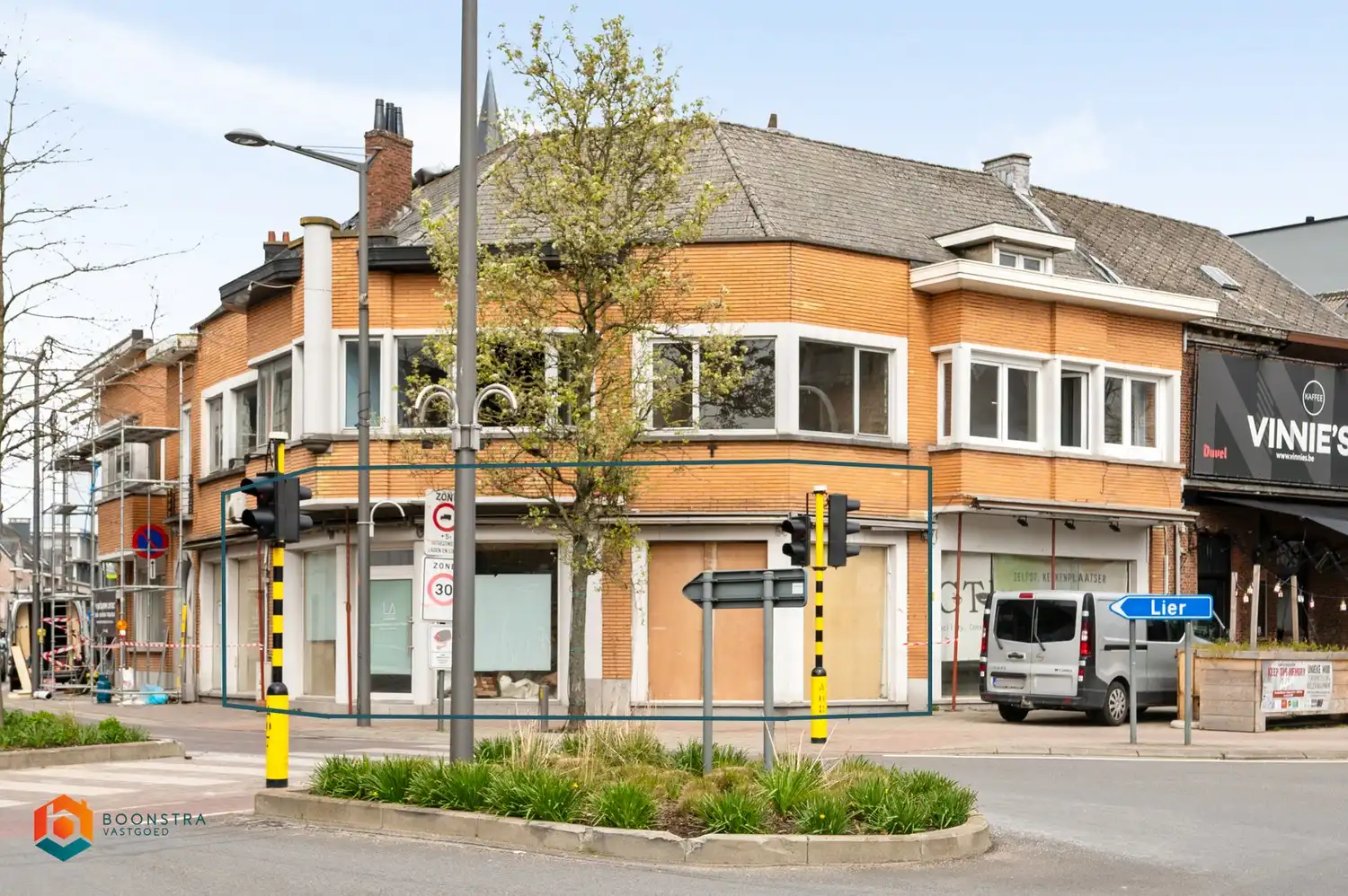 Ruim handelsgelijkvloers op een uitstekende locatie foto {{pictureIndex}}