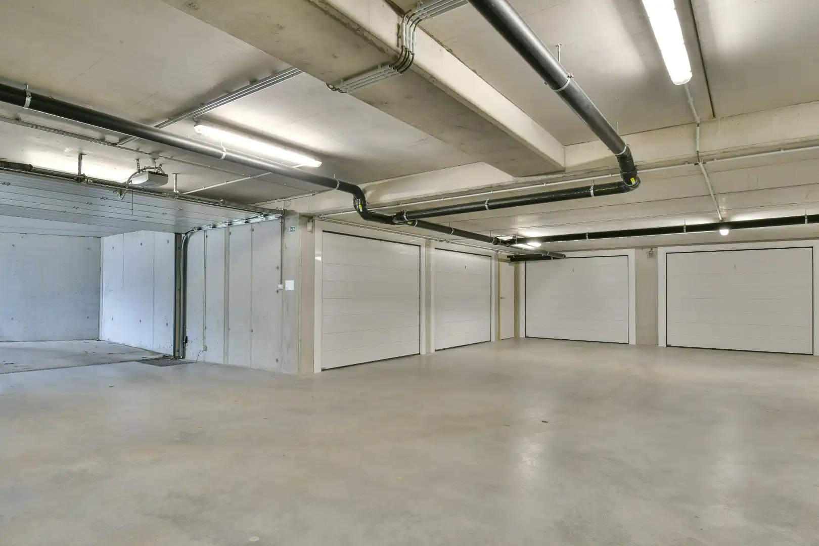 Recente afgesloten garagebox foto 3