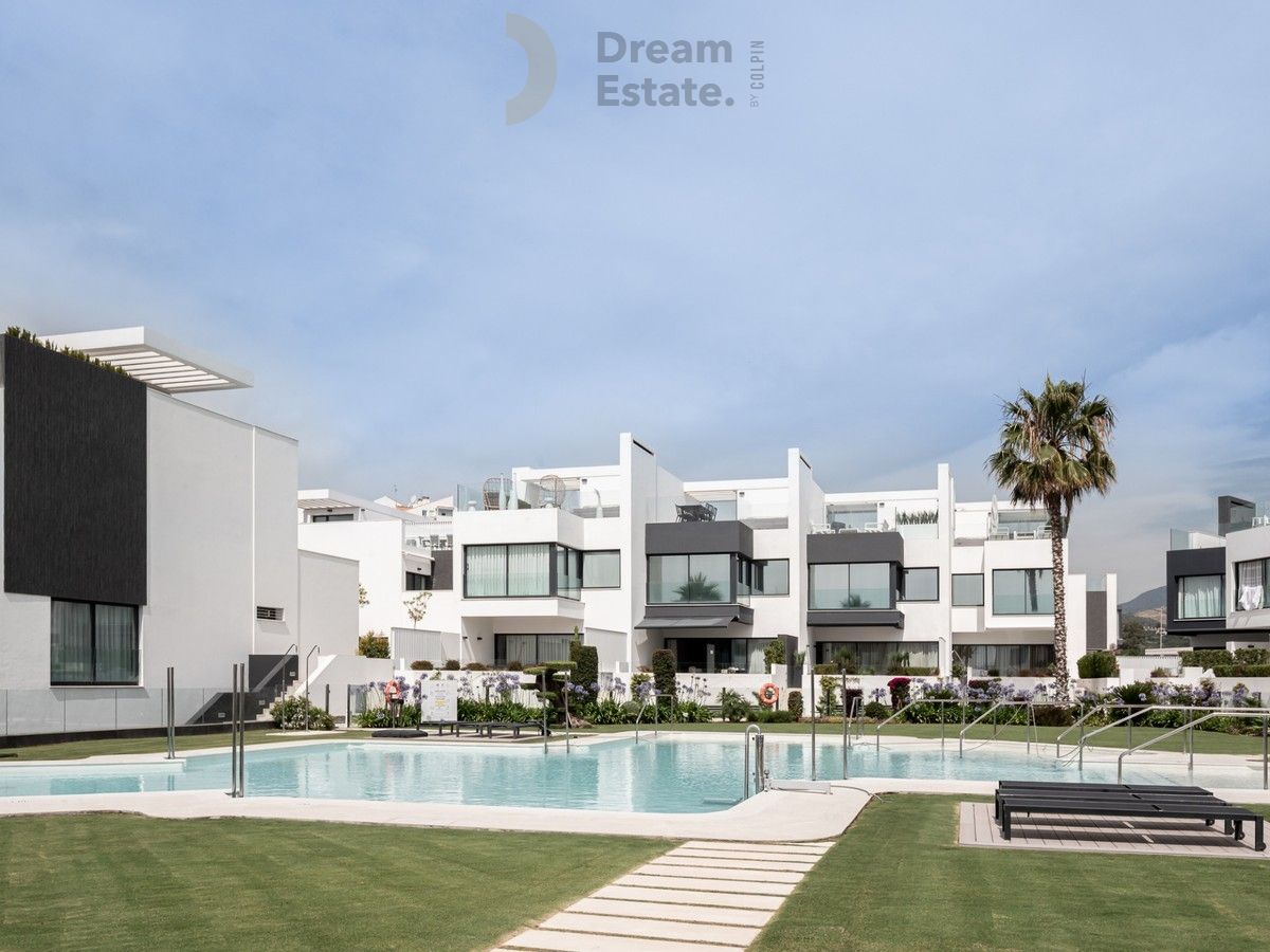 Recente woning aan het strand te Estepona, The Island. foto 16