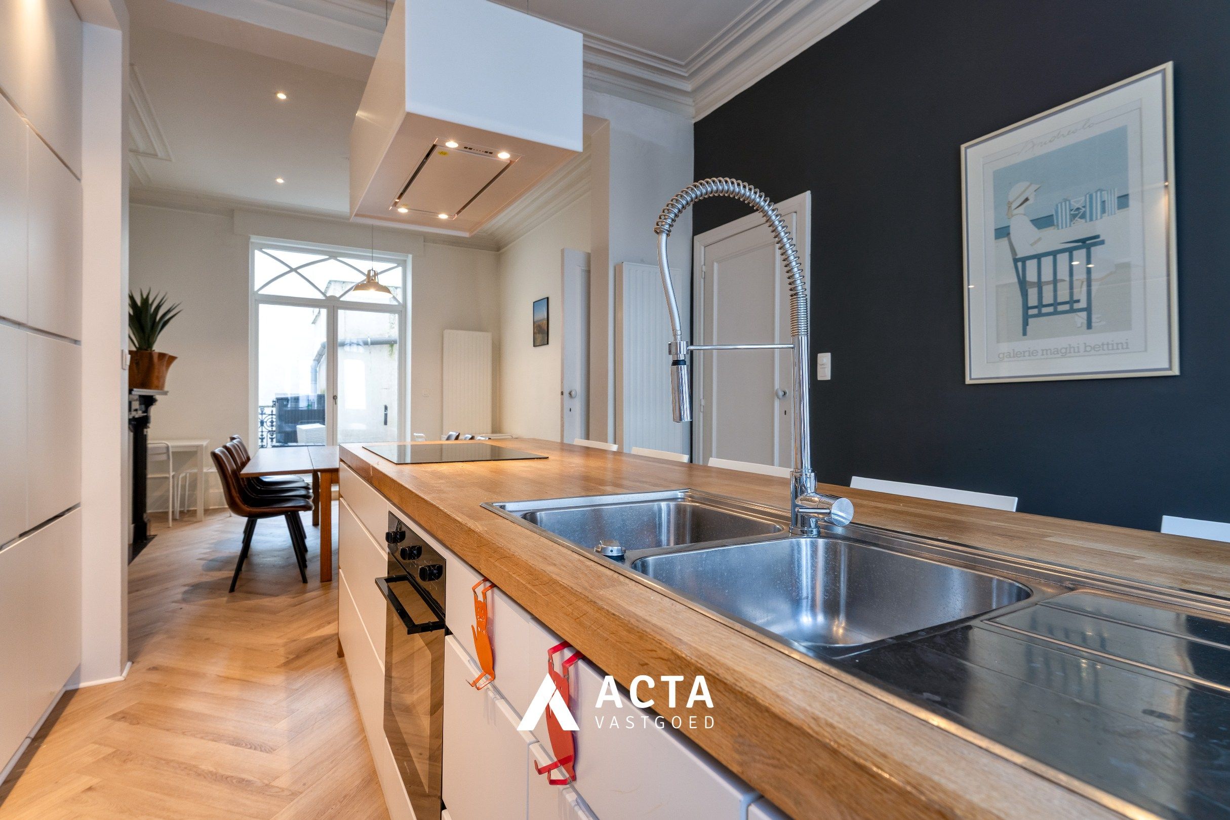 Gerenoveerde herenwoning met vijf slaapkamers in het centrum van Oostende foto 5