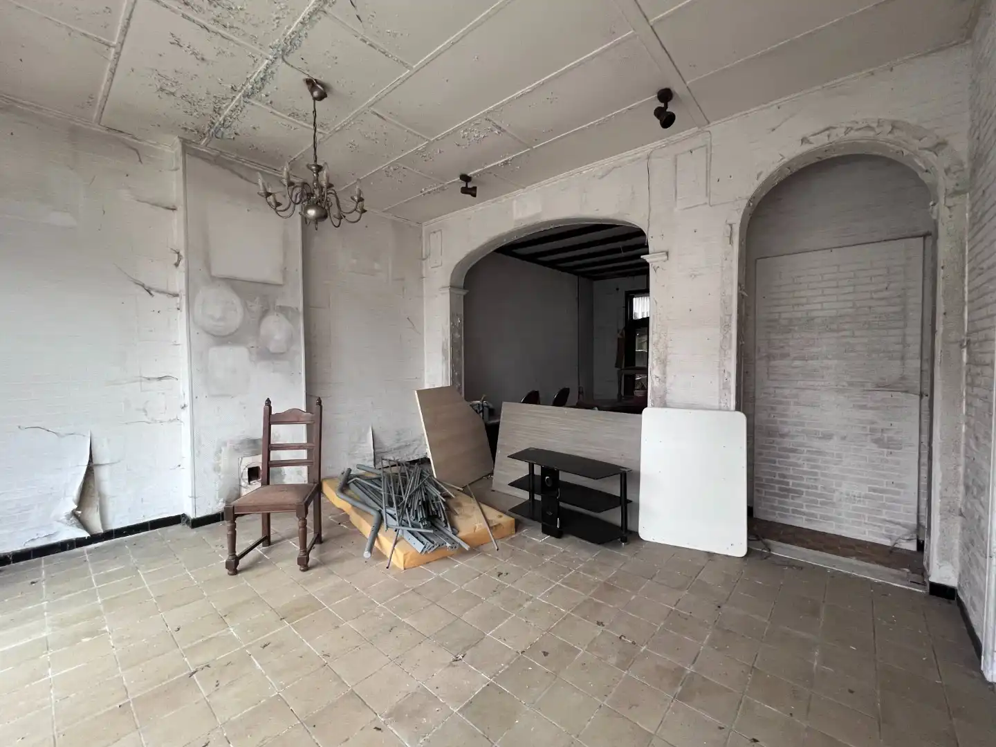 Te renoveren woning met drie slaapkamers te koop in Eeklo foto 3