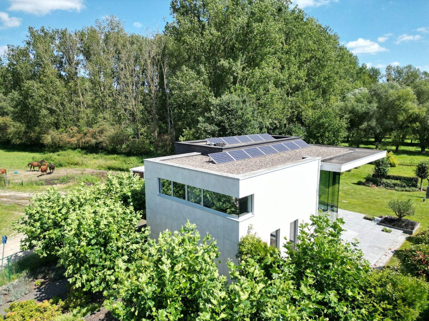 Zeer ruime, moderne en luxueuze villa foto 33