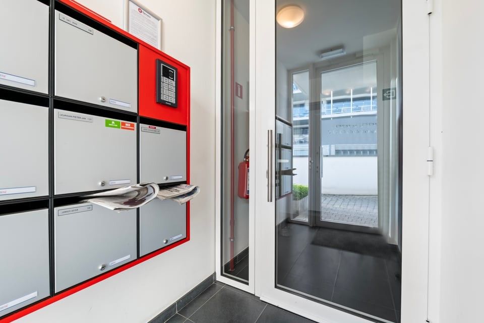 KNAP APPARTEMENT MET 1 SLAAPKAMER EN STAANPLAATS IN SINT-TRUIDEN foto 6