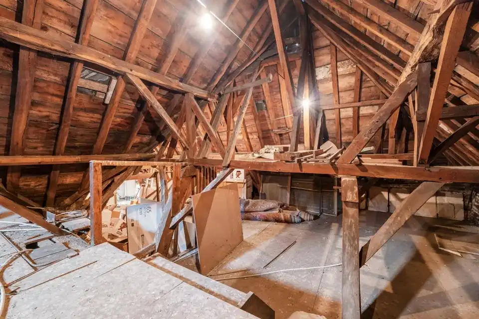 ICONISCH HANDELSPAND MET LUXUEUZE WOONST OP DE GROTE MARKT VAN SINT-TRUIDEN foto 24