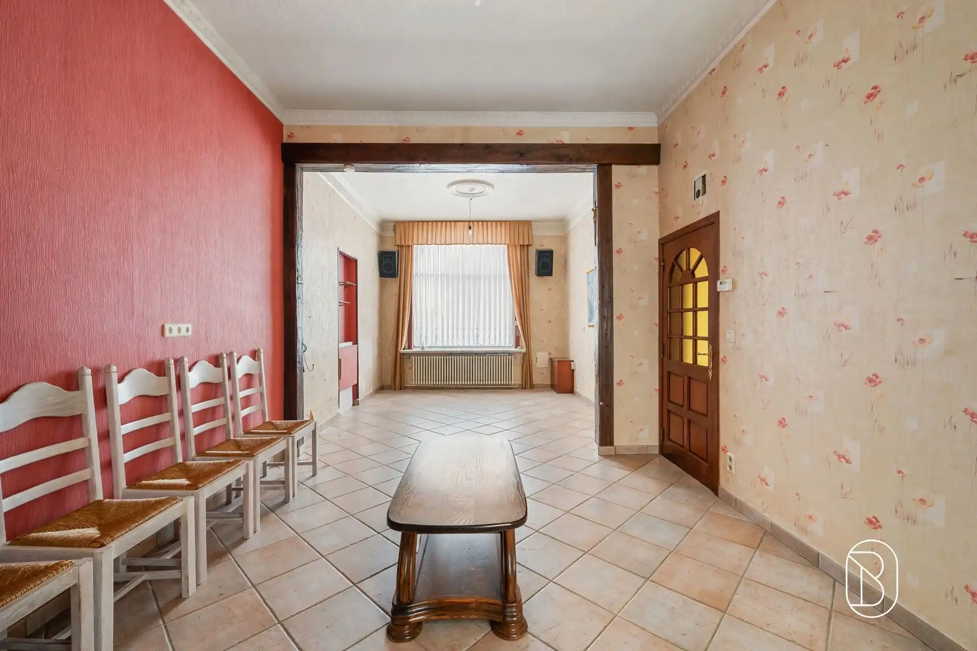Te renoveren rijwoning met veel potentieel foto 6
