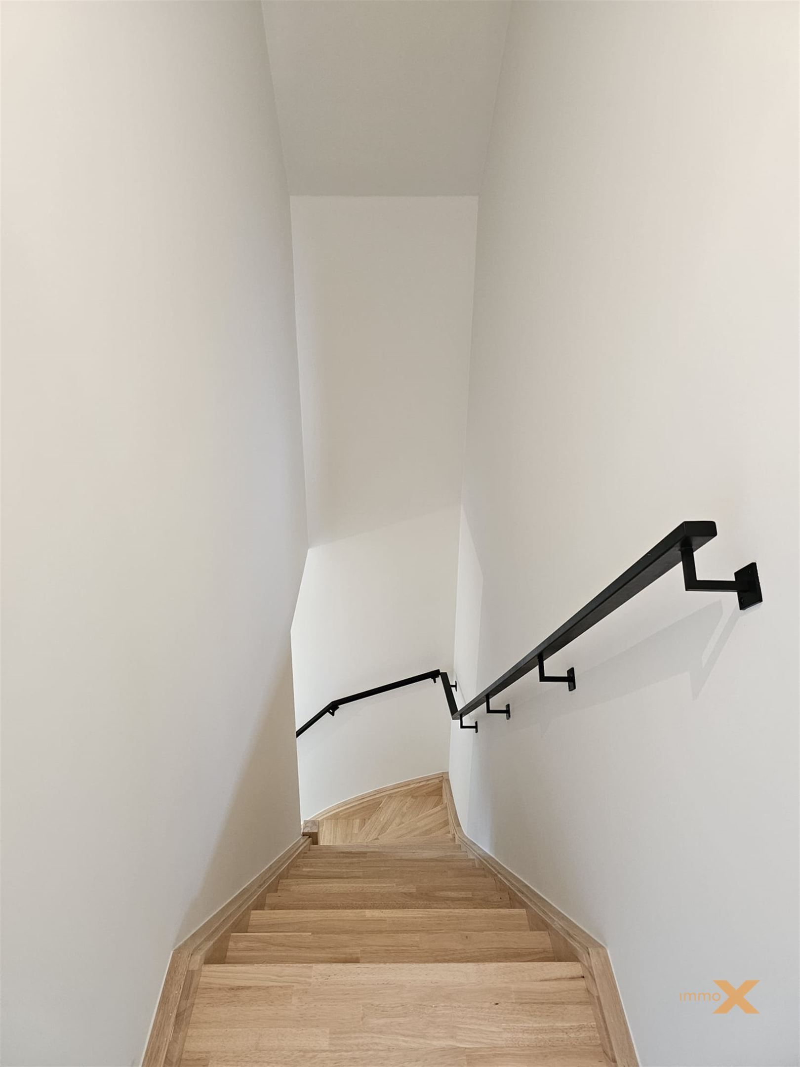 PRACHTIG AFGEWERKTE NIEUWBOUWWONING foto 17