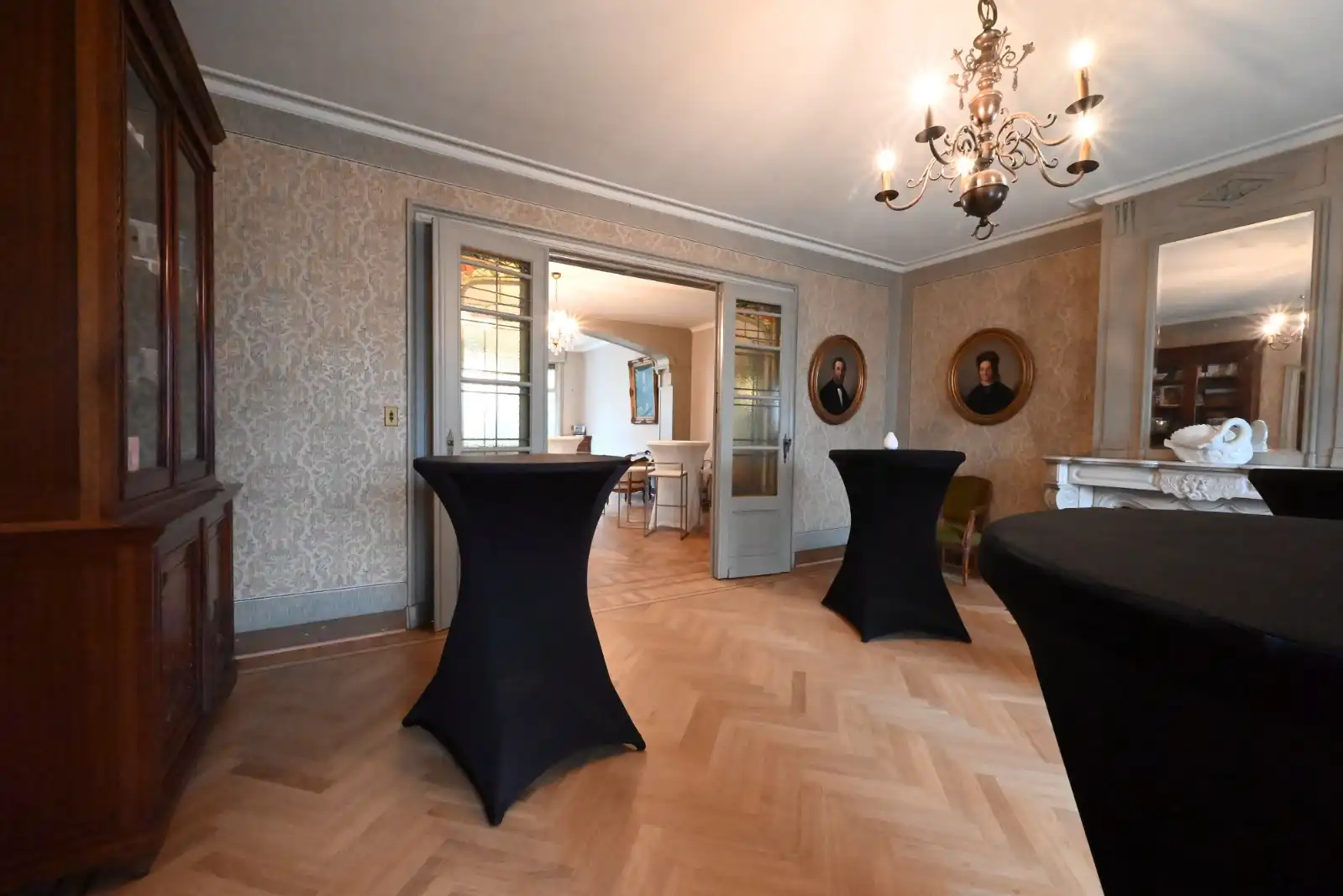 Herenhuis op de markt van Ardooie foto 3