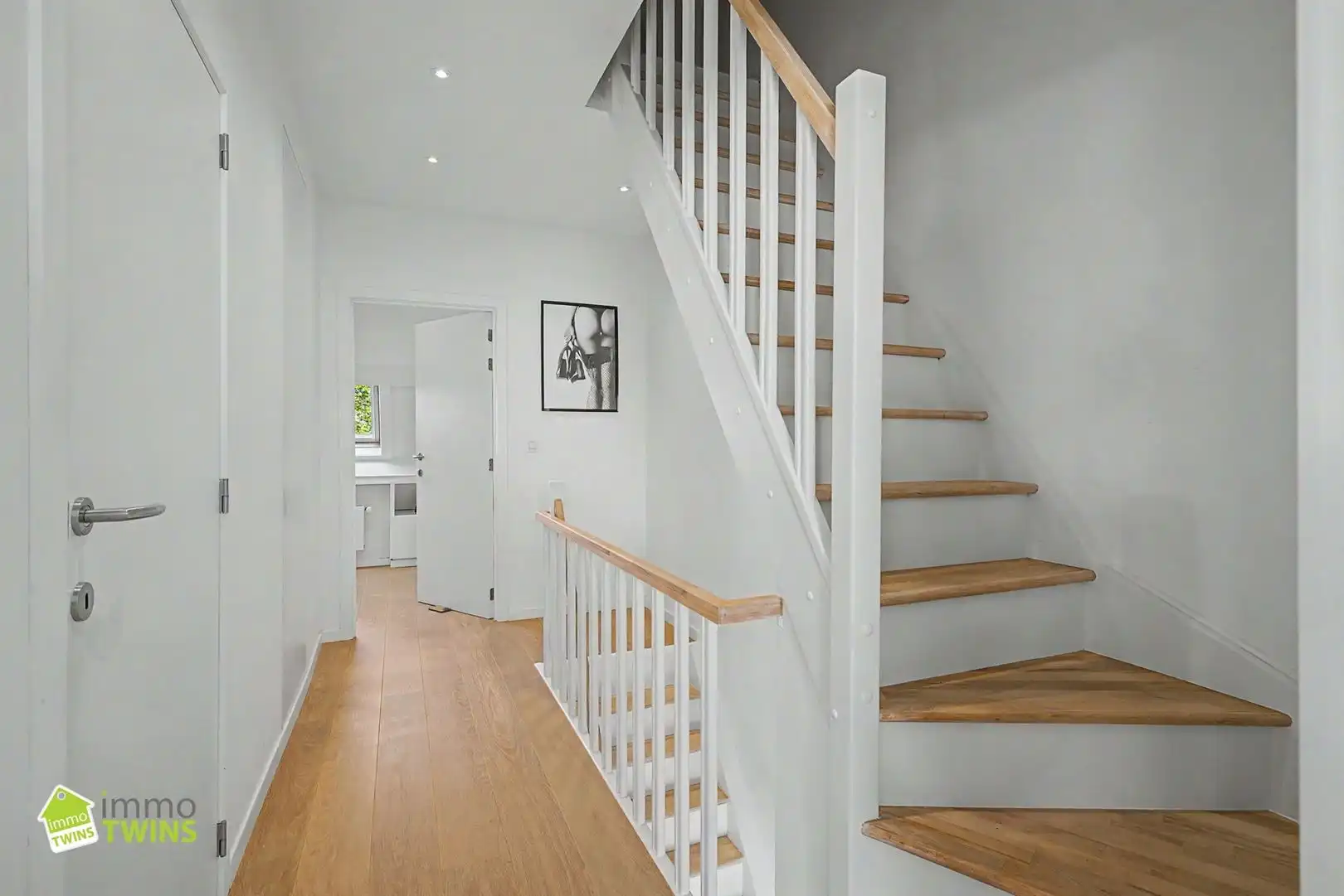 Prachtige instapklare woning met zeer ruime inpandige garage, aangelegde tuin met terras te Waasmunster foto 14