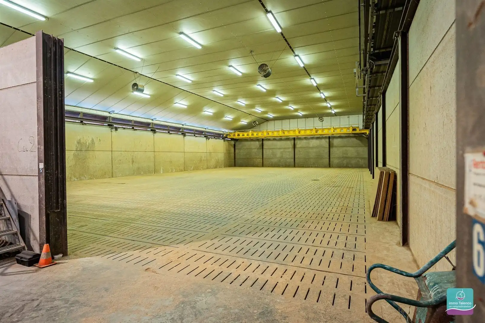 Loods - Opslagruimte op 1 ha 27 are 10 ca - 2300 m² foto 10