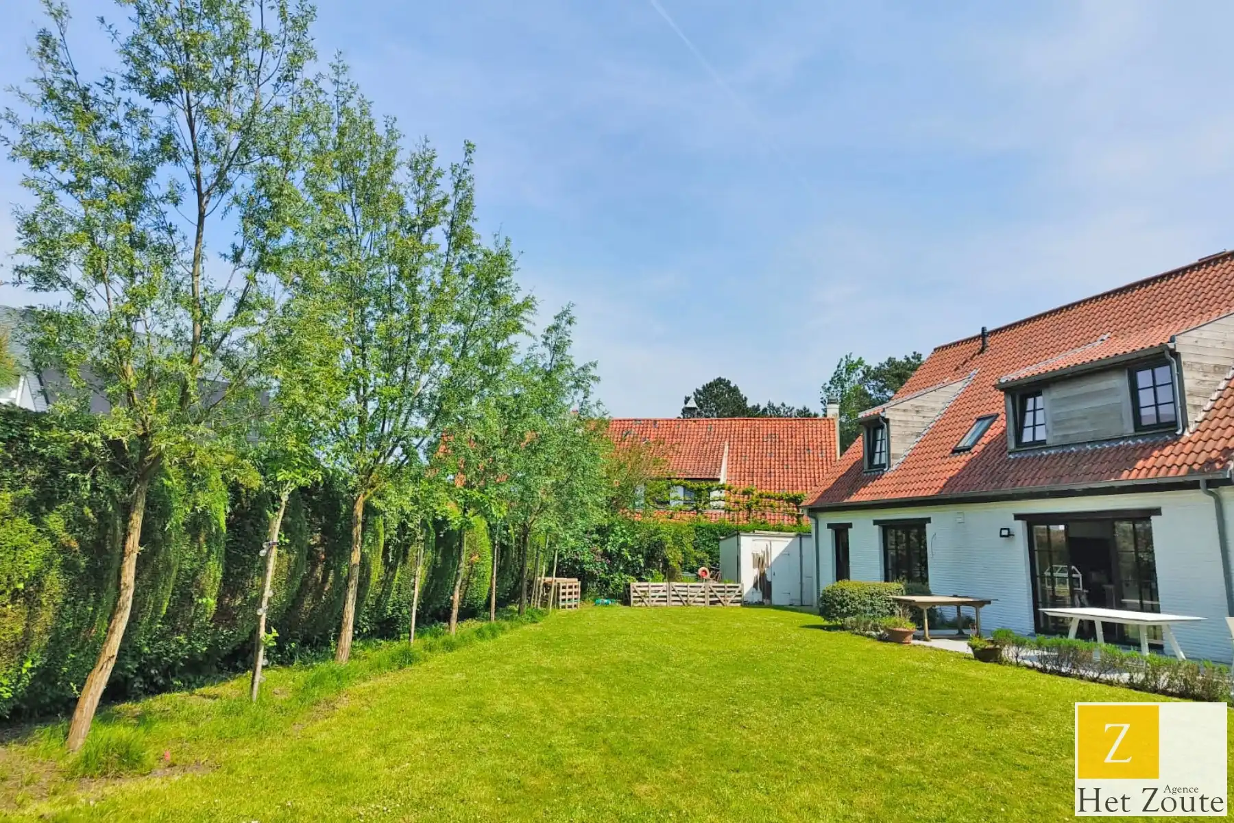 Vrijstaande prachtige villa op rustige ligging foto 3