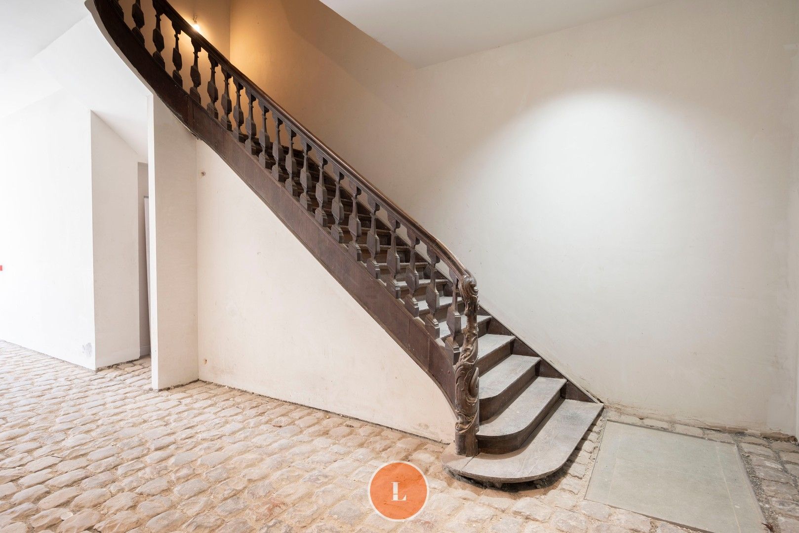 klassevol appartement in historisch gebouw foto 3