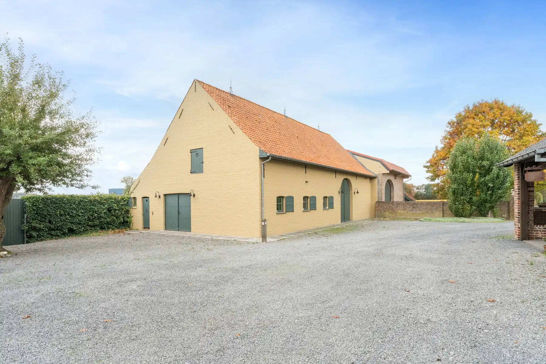 Landhuis met 2 magazijnen, rustig gelegen op 5.388 m² foto 6