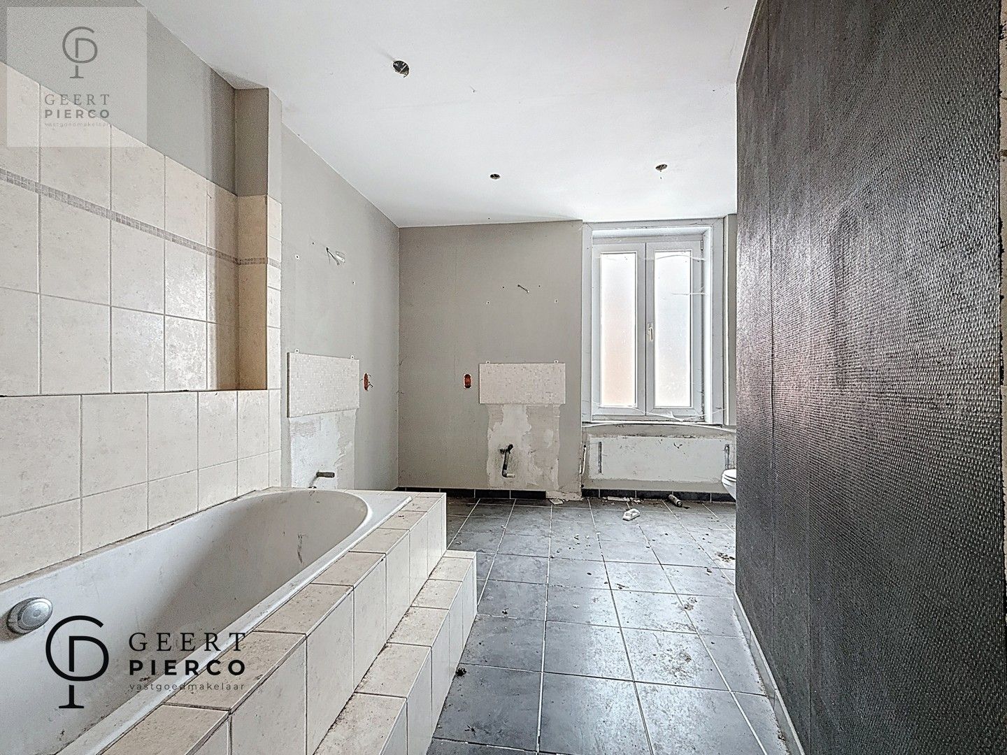 Uniek renovatie- of nieuwbouwproject in hartje Landen foto 14