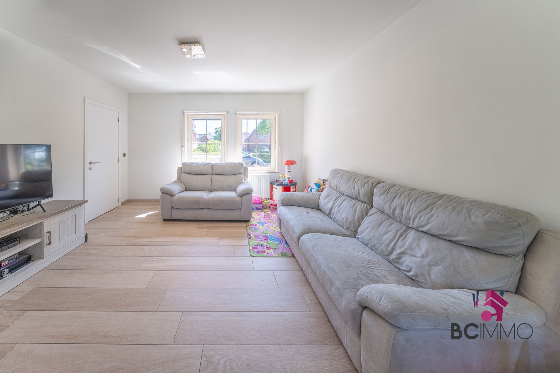 Instapklare woning  met 3 slaapkamers, airco en diepe tuin foto 3