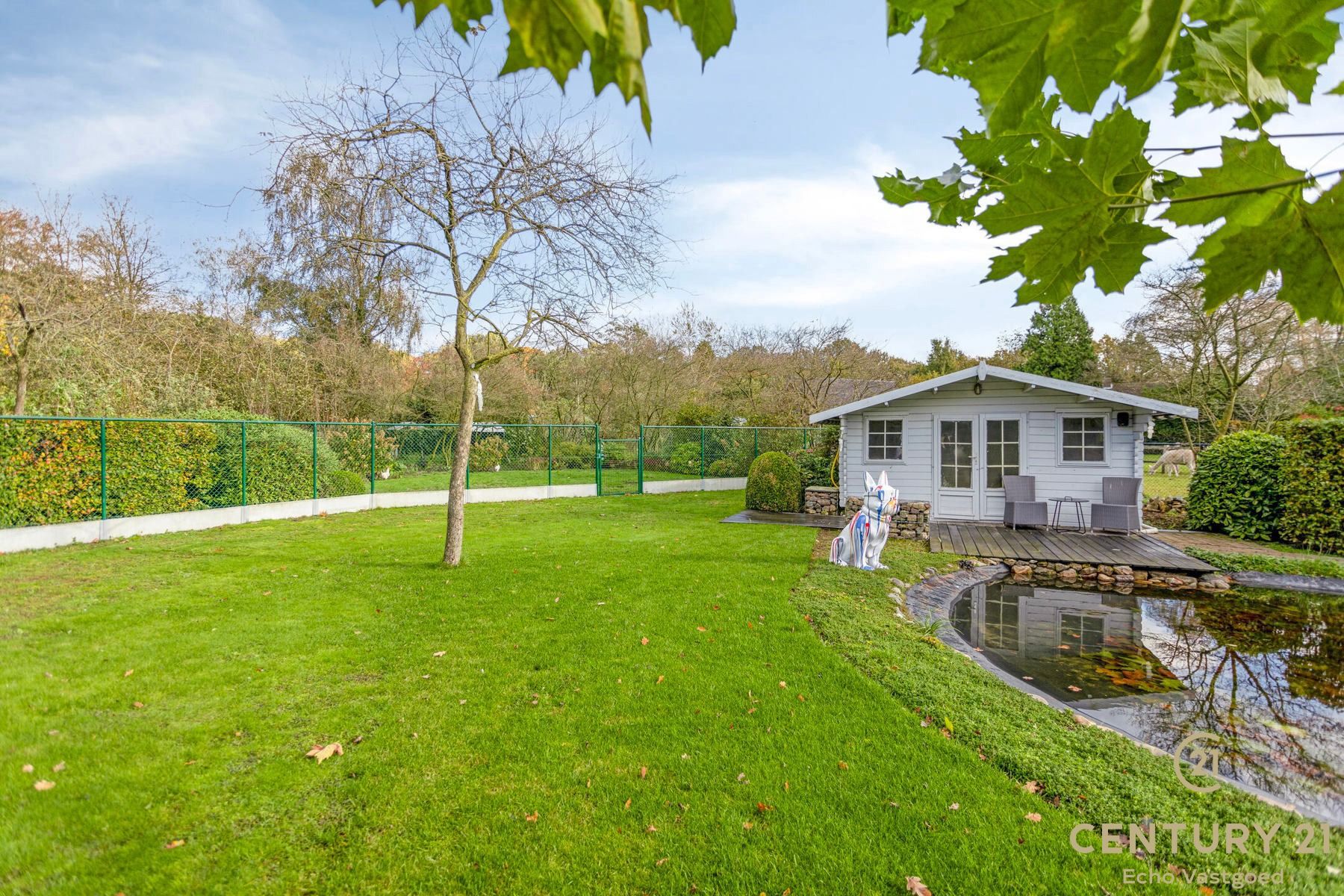 Ruime, gerenoveerde villa met fraaie tuin op ca 2420m² foto 32