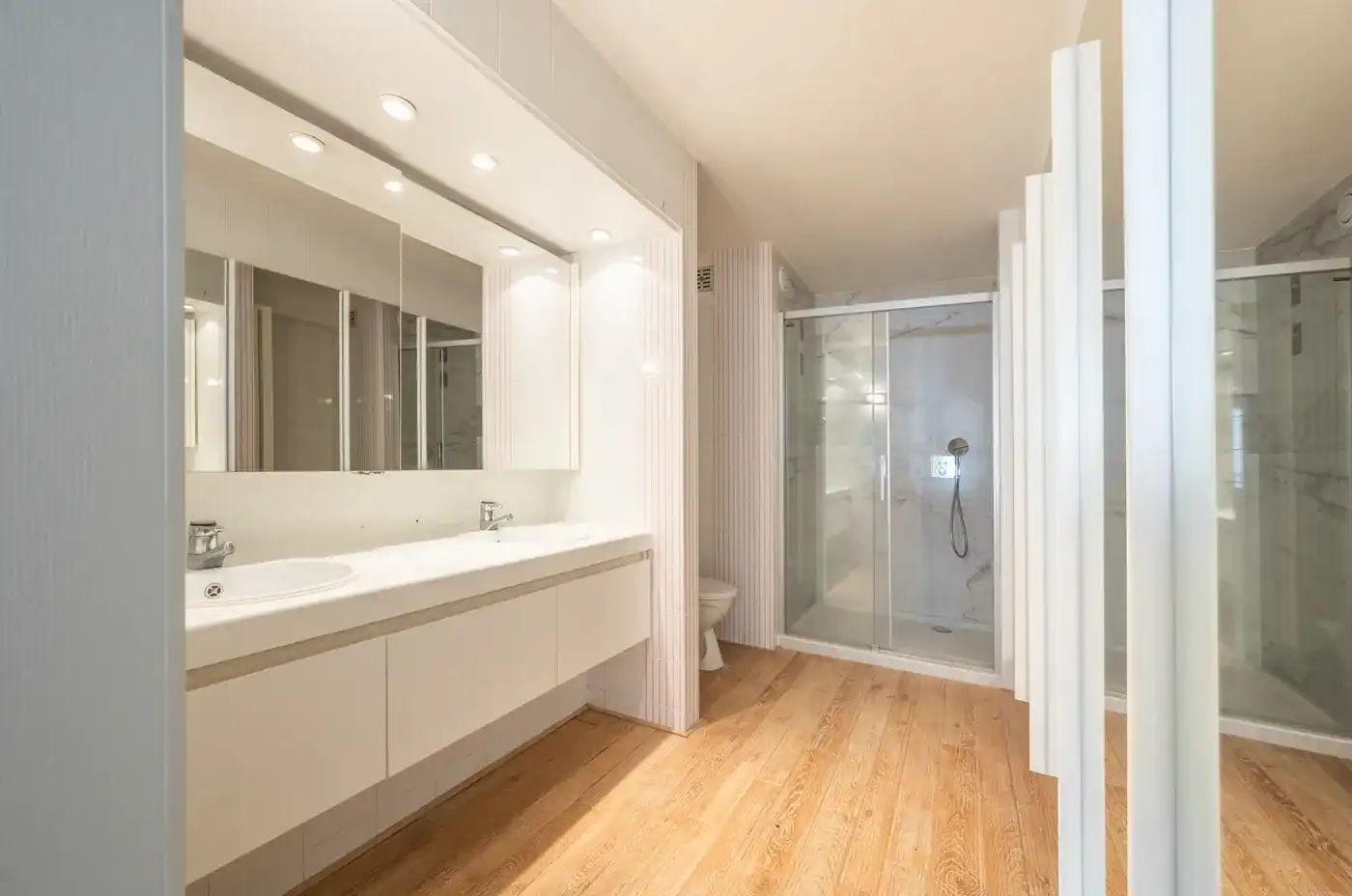 Ruim appartement op de Kustlaan in hartje Zoute met open zicht op de minigolf foto 8