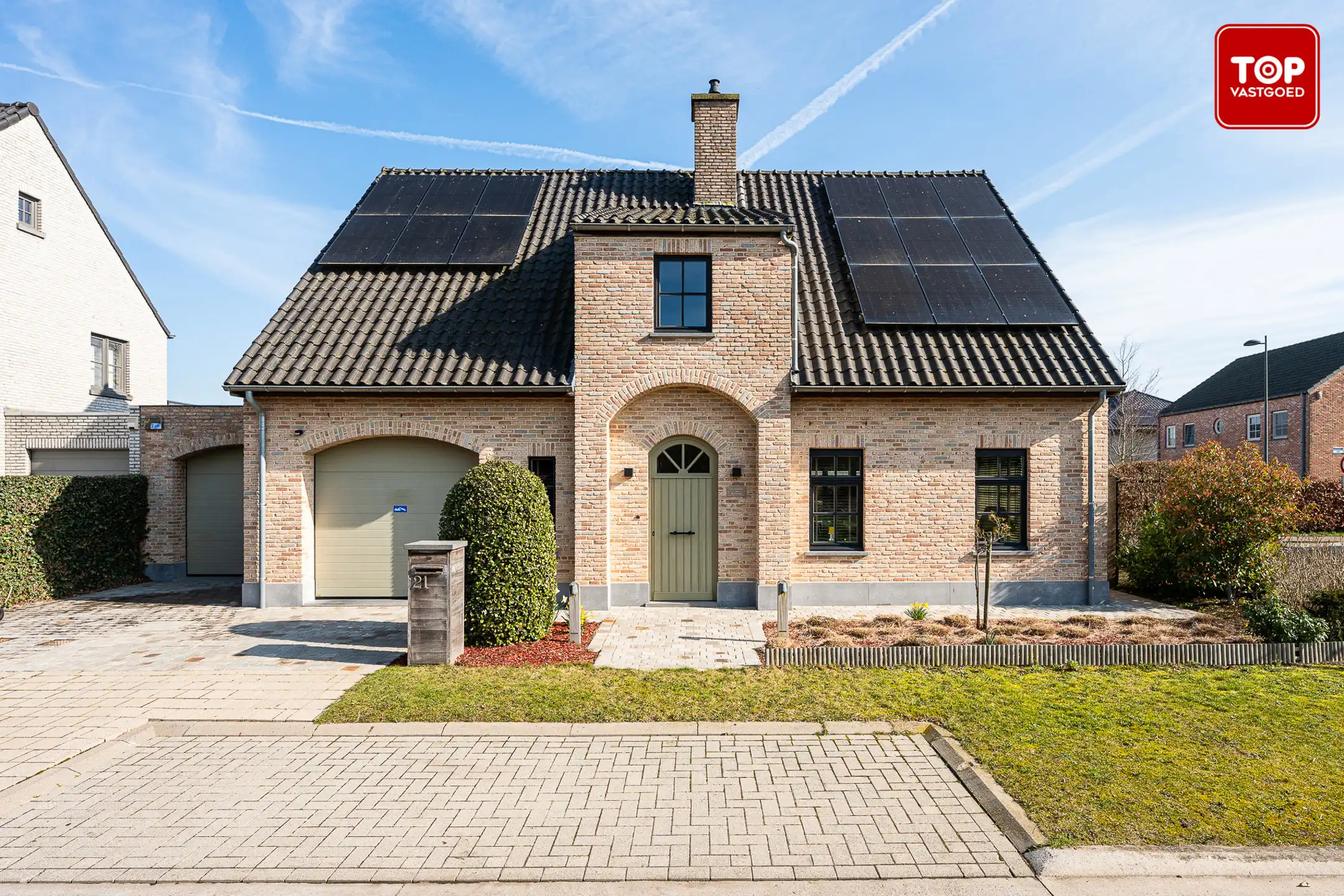 Prachtige energiezuinige villa met 3 slaapkamers, tuin en 2 garages in Wondelgem foto {{pictureIndex}}