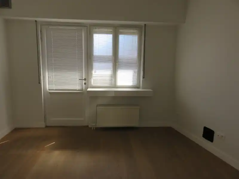 Mooi handelsgelijkvloers in centrum Hove foto 9