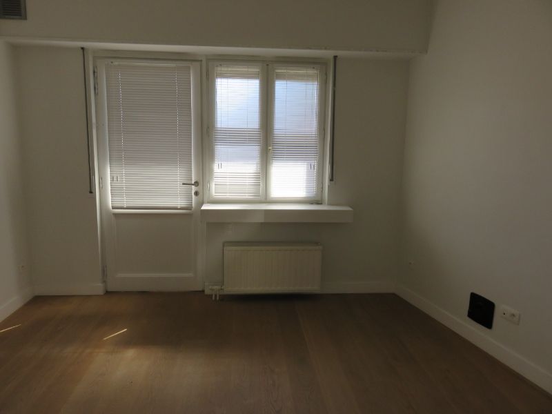 Mooi handelsgelijkvloers in centrum Hove foto 9