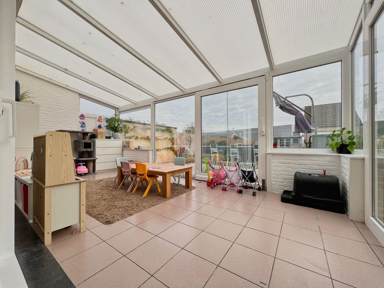 Ruime, lichtrijke woning met zonnige tuin+ aparte garage foto 7