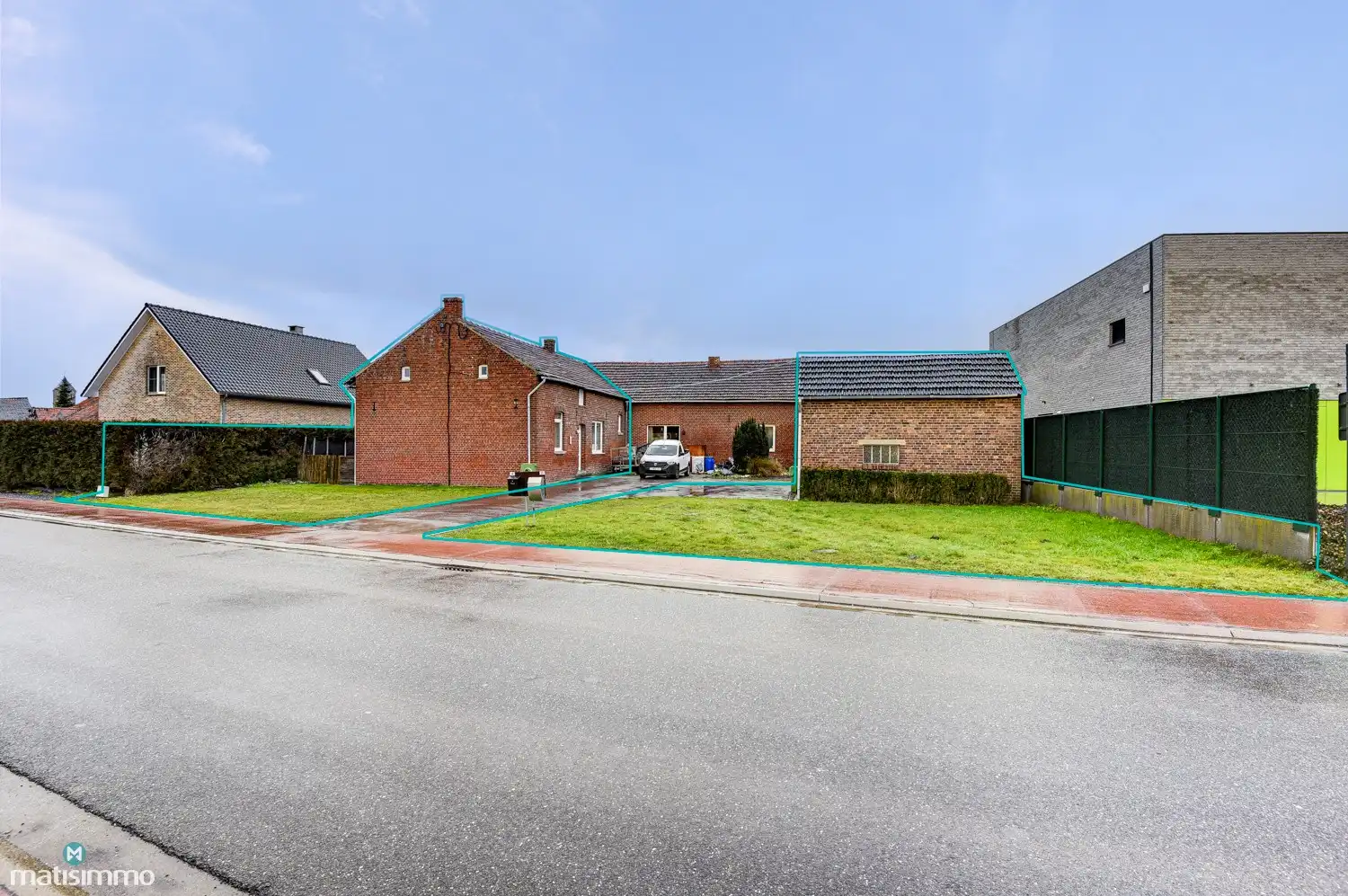 RUSTIG GELEGEN EENGEZINSWONING MET 2 SLAAPKAMERS, TUIN EN GARAGE TE VLIERMAALROOT foto {{pictureIndex}}