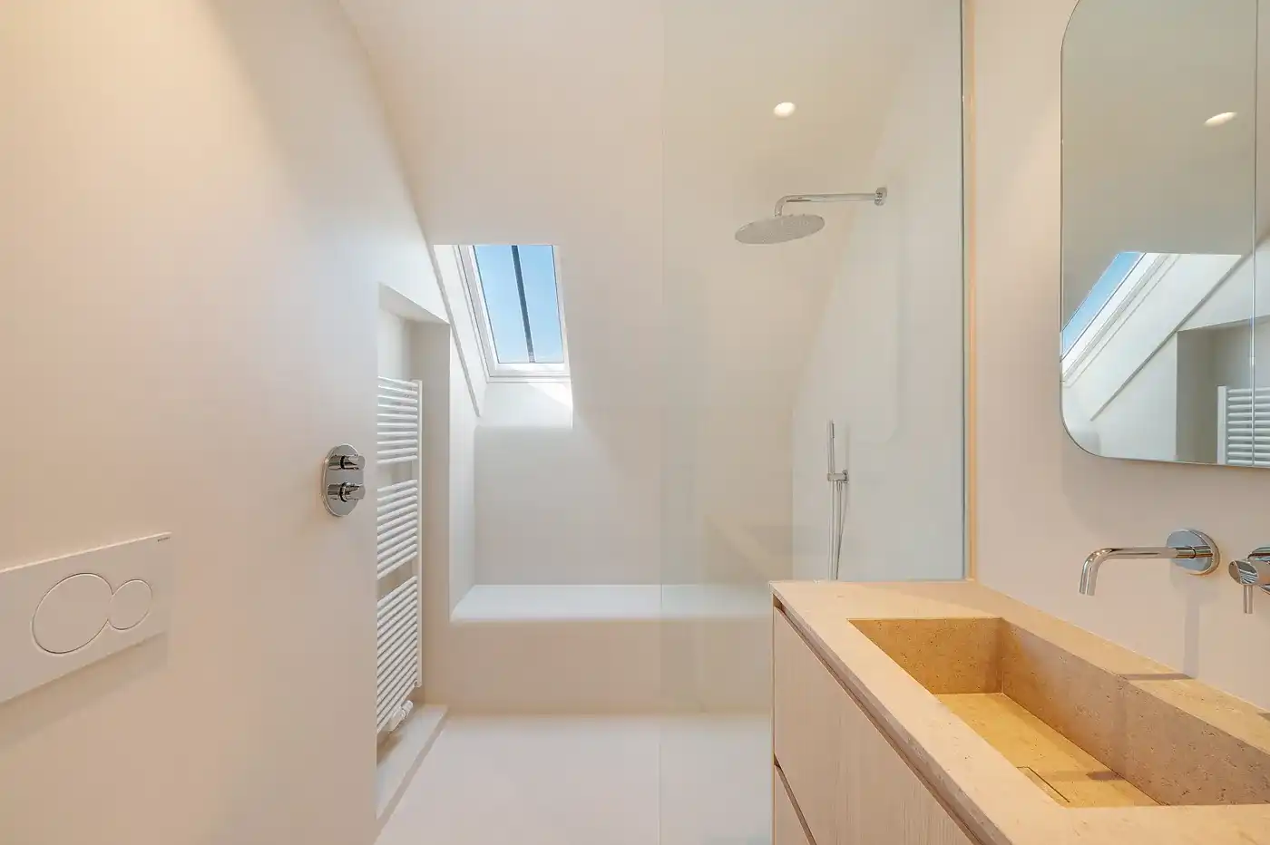 Volledig en zeer kwalitatief gerenoveerde villa op een ruim zuid-west gericht perceel foto 22