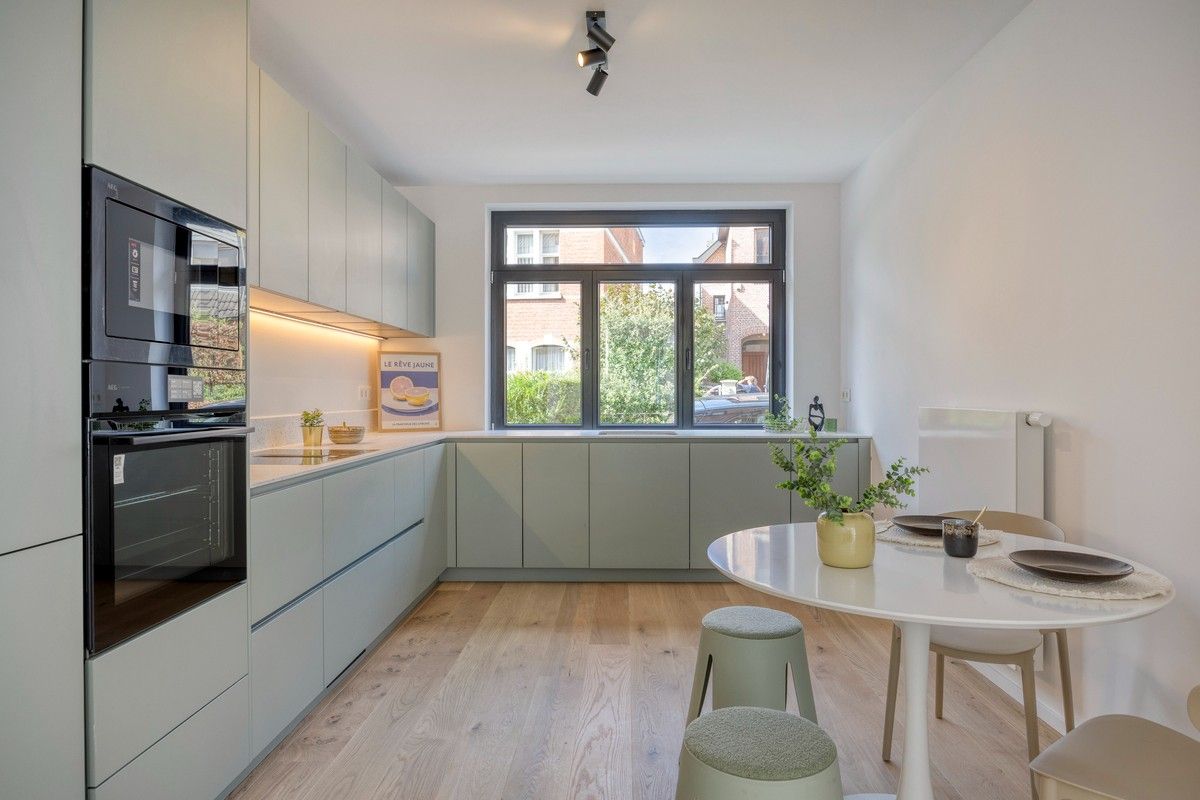 Aantrekkelijke gerenoveerde interbellum burgerwoning met vijf slaapkamers en stadstuin. foto 9