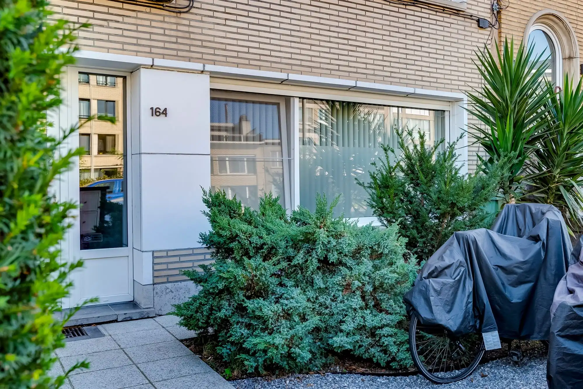 Prachtig gelijkvloers appartement met 1 slaapkamer, zonnige tuin en polyvalente ruimte!  foto {{pictureIndex}}