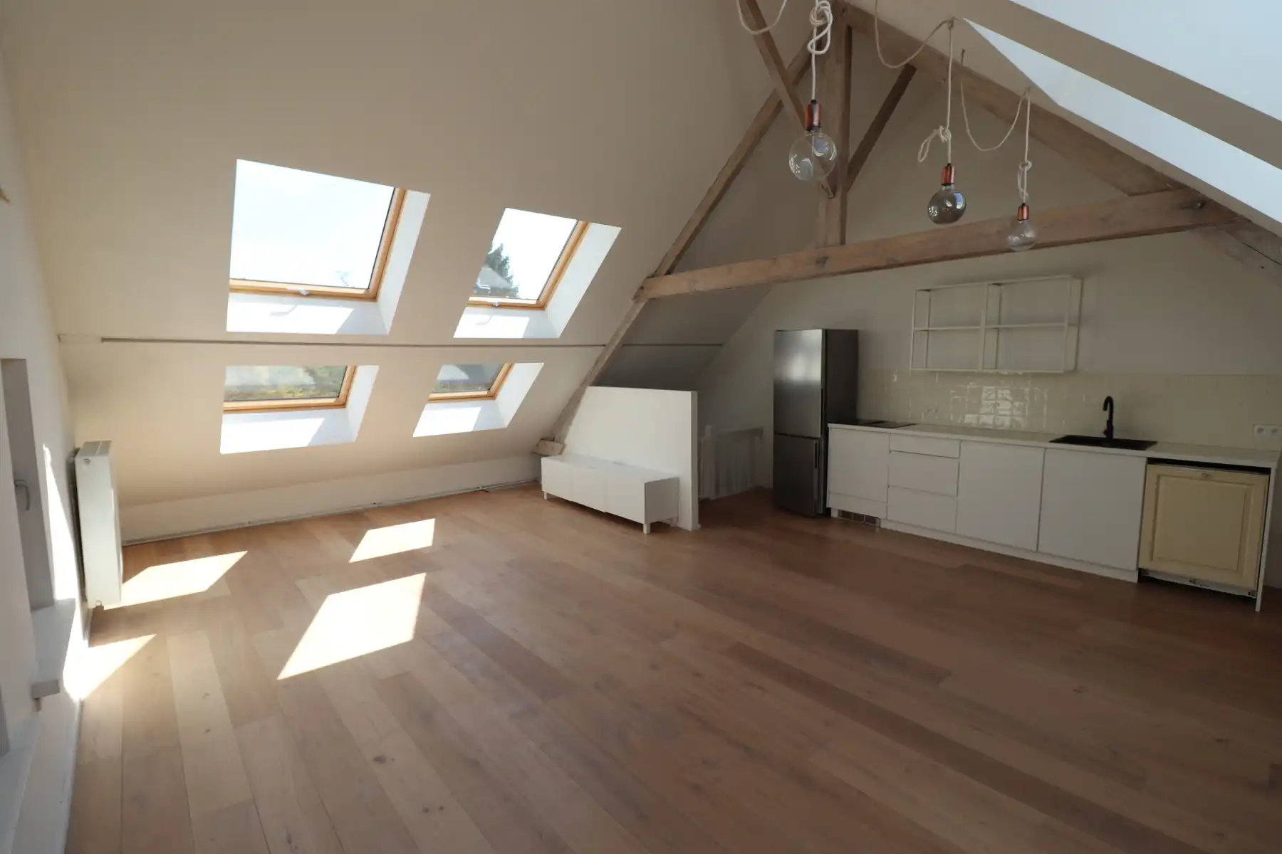 Charmant duplex-appartement met 2 slaapkamers en tuin in hartje Merksplas. foto {{pictureIndex}}