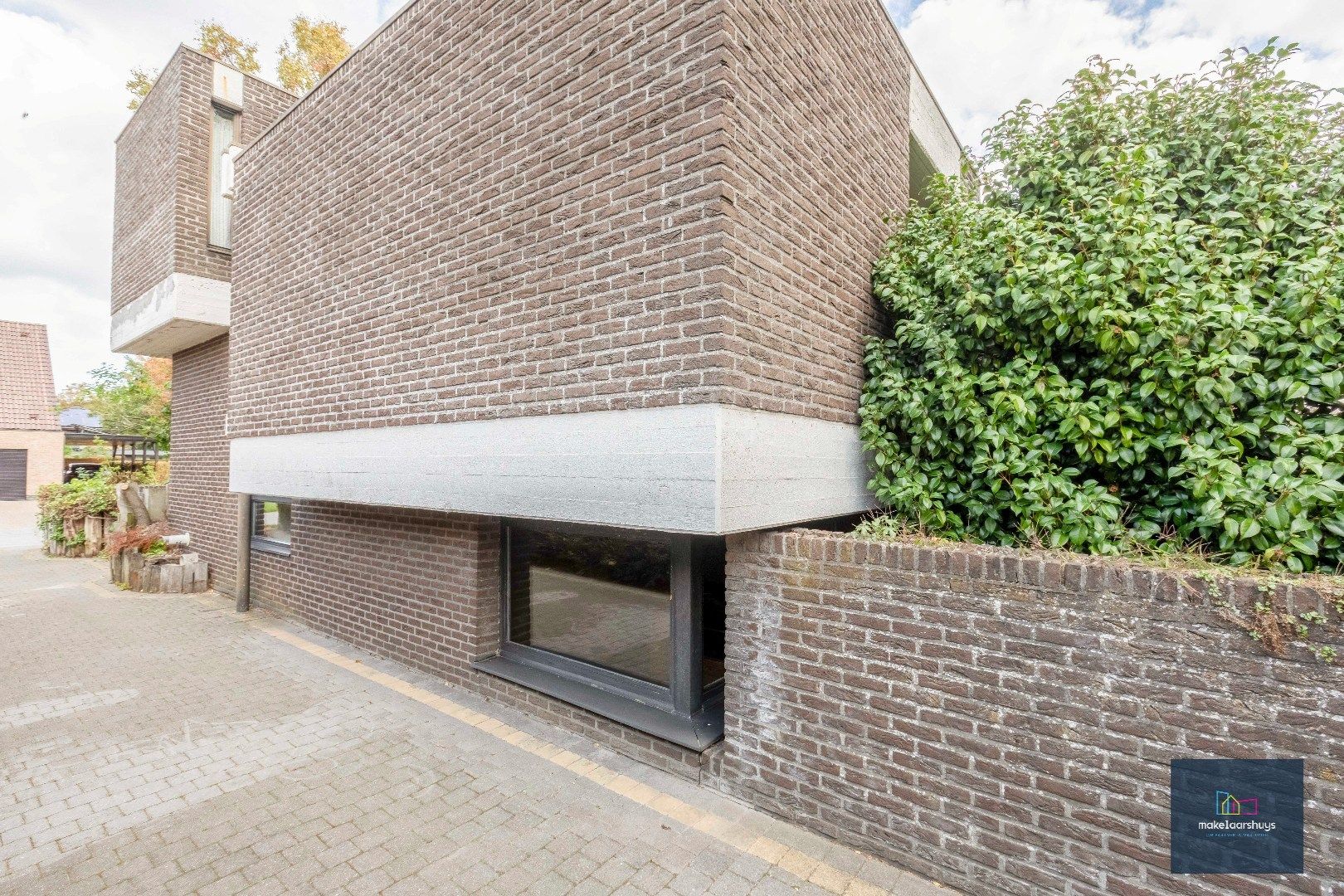 Architecturale woning op een rustige ligging foto 28