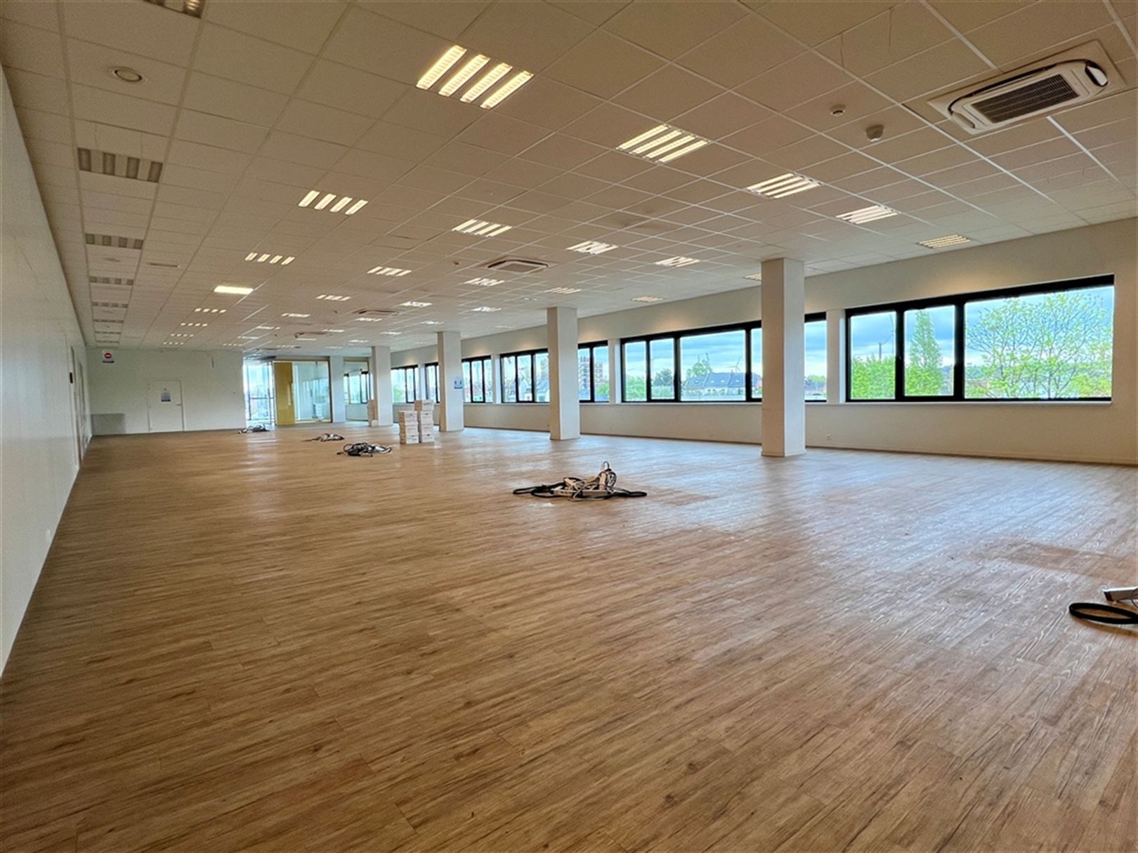 Afgewerkt kantoor aan de Gentse voorhaven foto 3