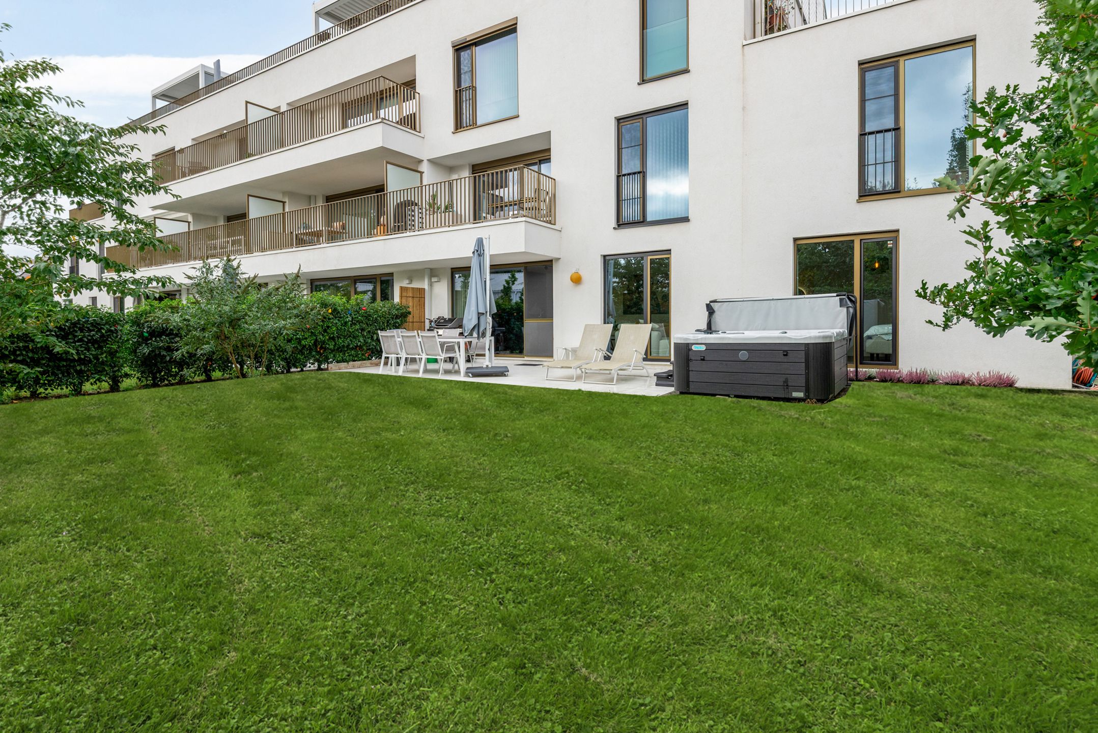Prachtig afgewerkt, recent gelijkvloers appartement met tuin foto 13