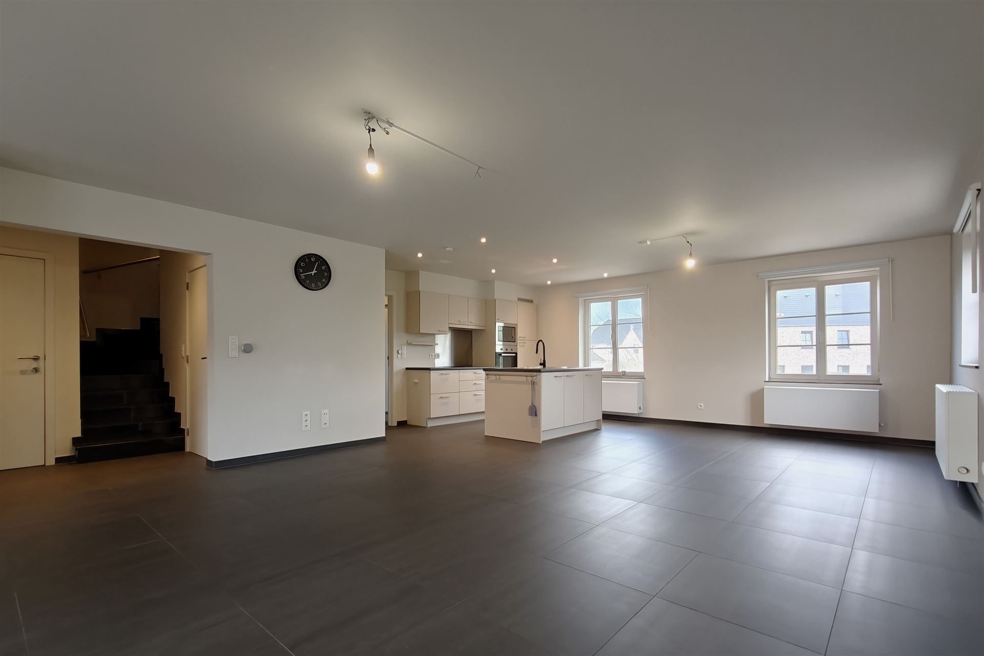 Ruime duplex (197m²) in een residentiële woonwijk te Munsterbilzen foto 5