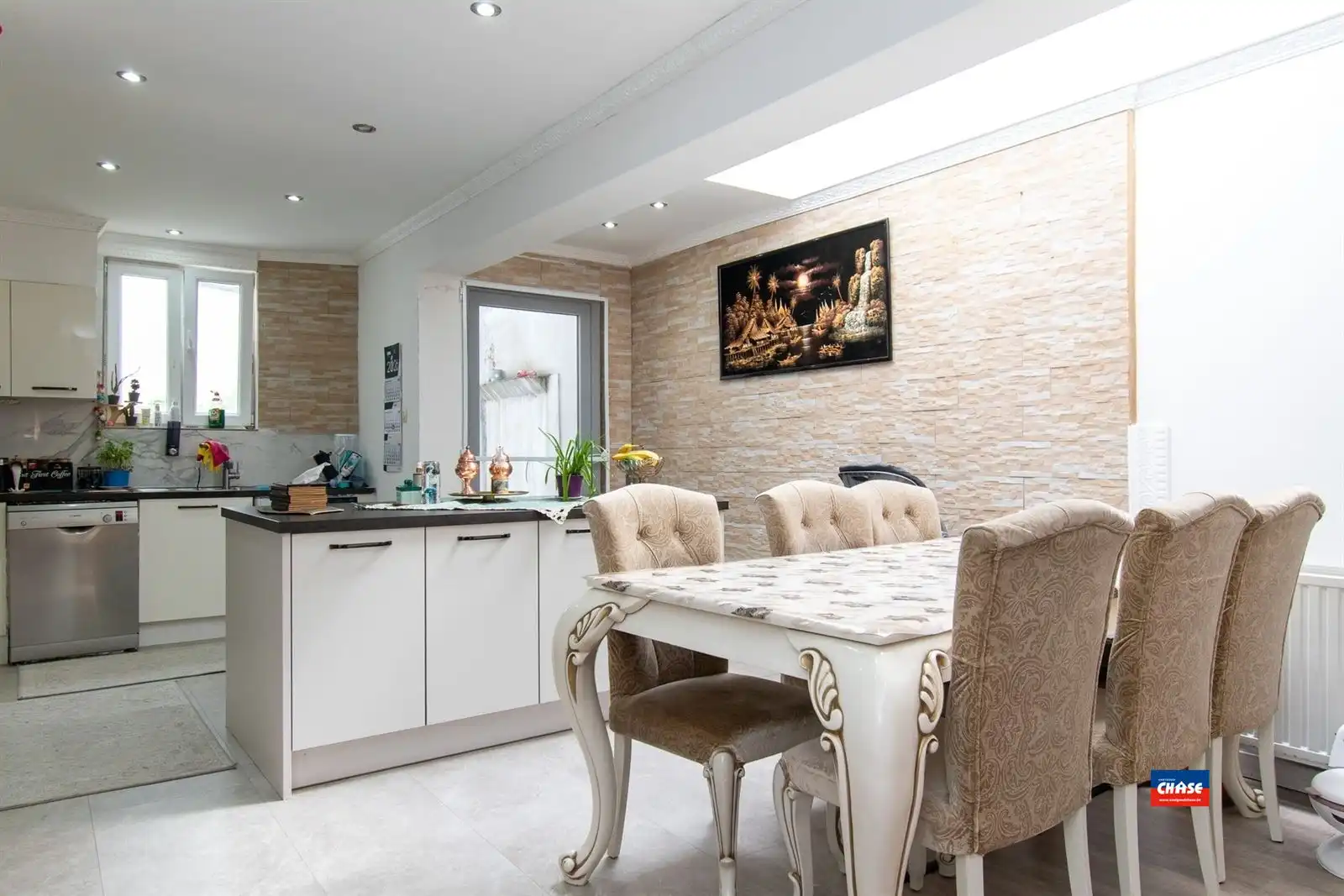 Gerenoveerde woning met 4 slpks + bureau en tuintje foto 2