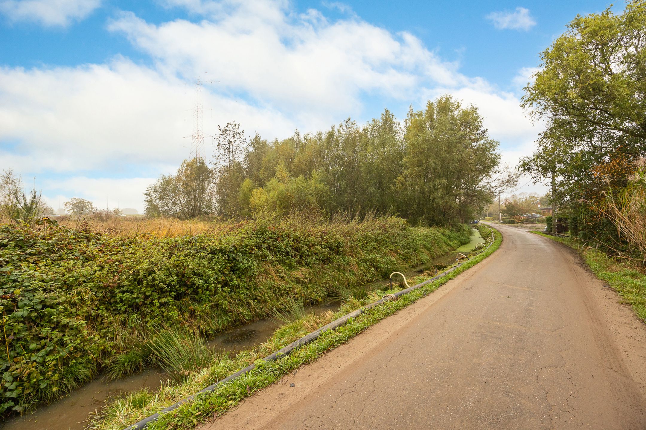 Mooi stuk bouwgrond van 952 m2 voor een grote open bebouwing foto 3