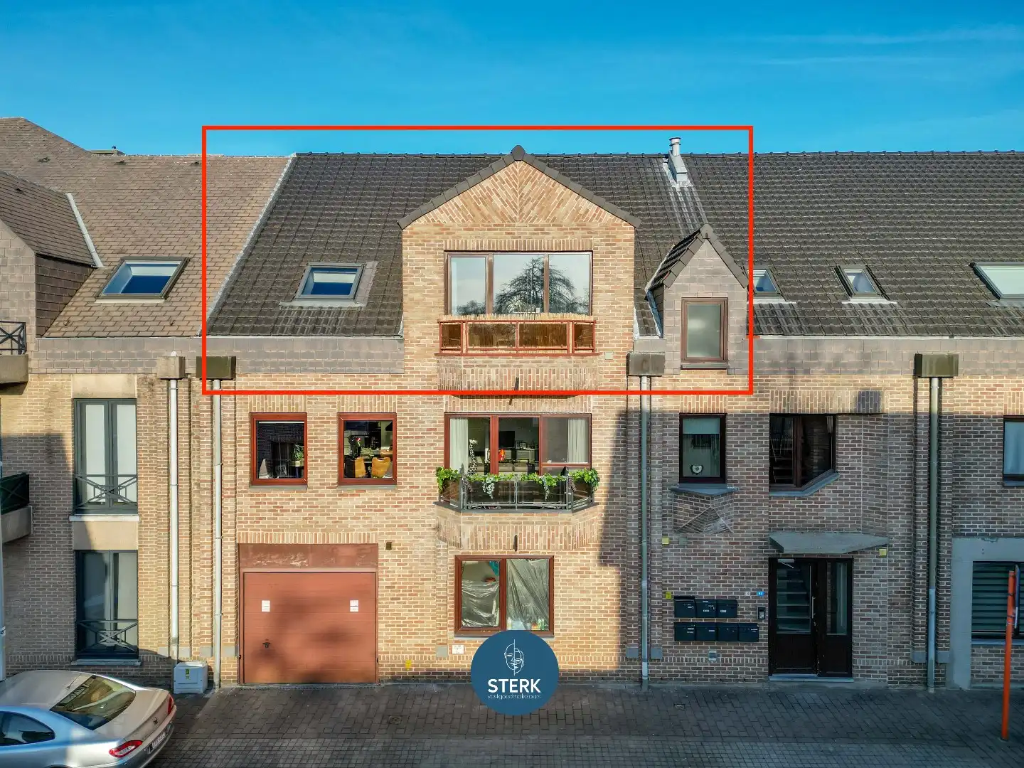 GERENOVEERD APPARTEMENT OP EEN TOPLOCATIE TE LANAKEN !  foto {{pictureIndex}}