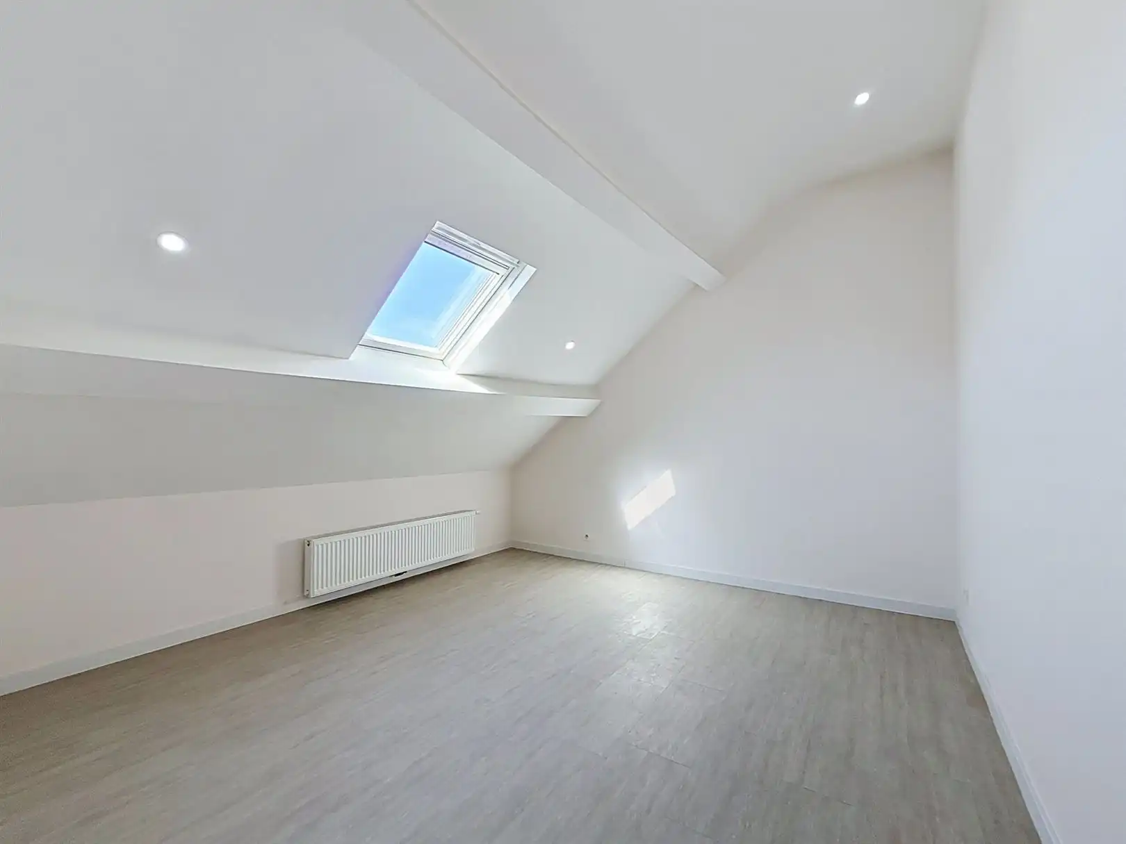Gerenoveerde rijwoning, 4 slpks, 2 bdks, terras en tuin foto 29
