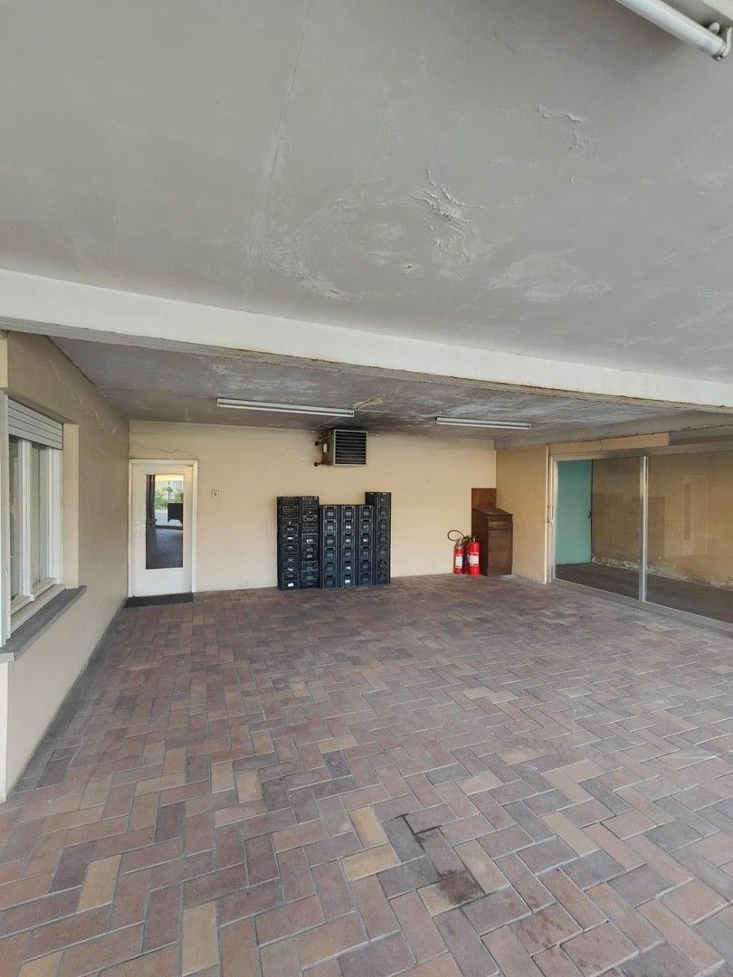 Woning met loods en voormalige showroom foto 16