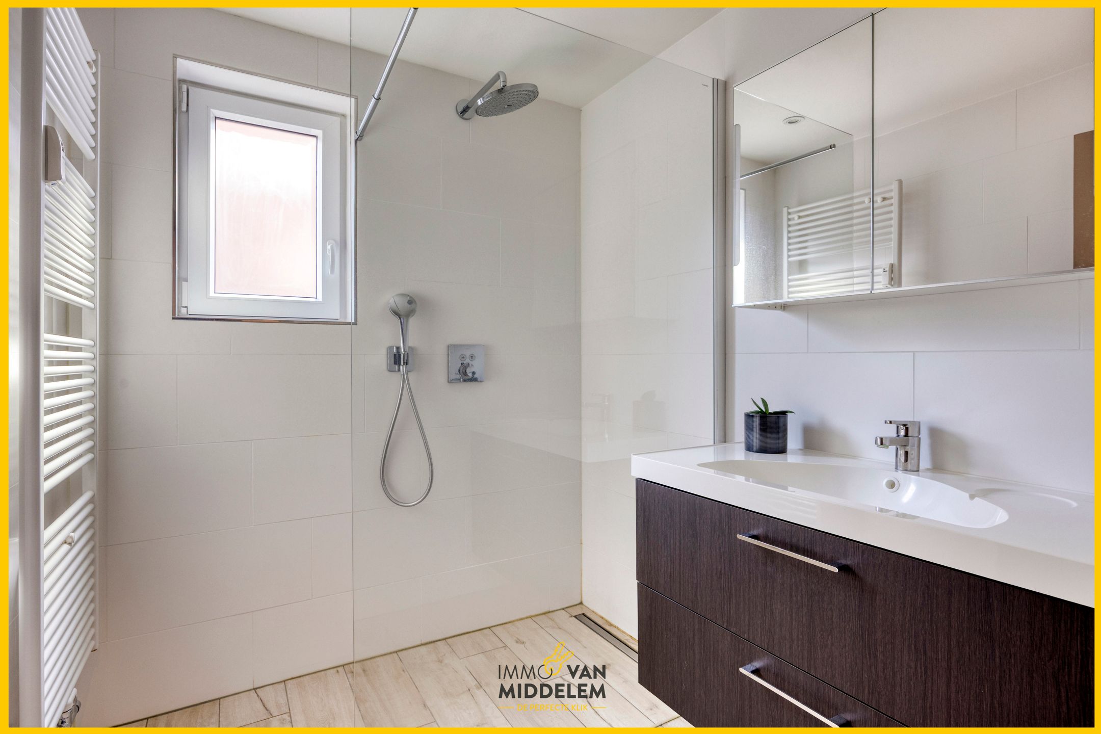 INSTAPKLAAR GELIJKVLOERS 2-KAMERAPPARTEMENT MET TUIN foto 9