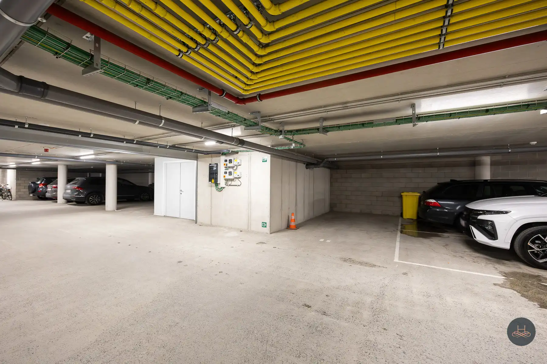 Overdekte autostaanplaats op toplocatie in Begijnendijk foto 9