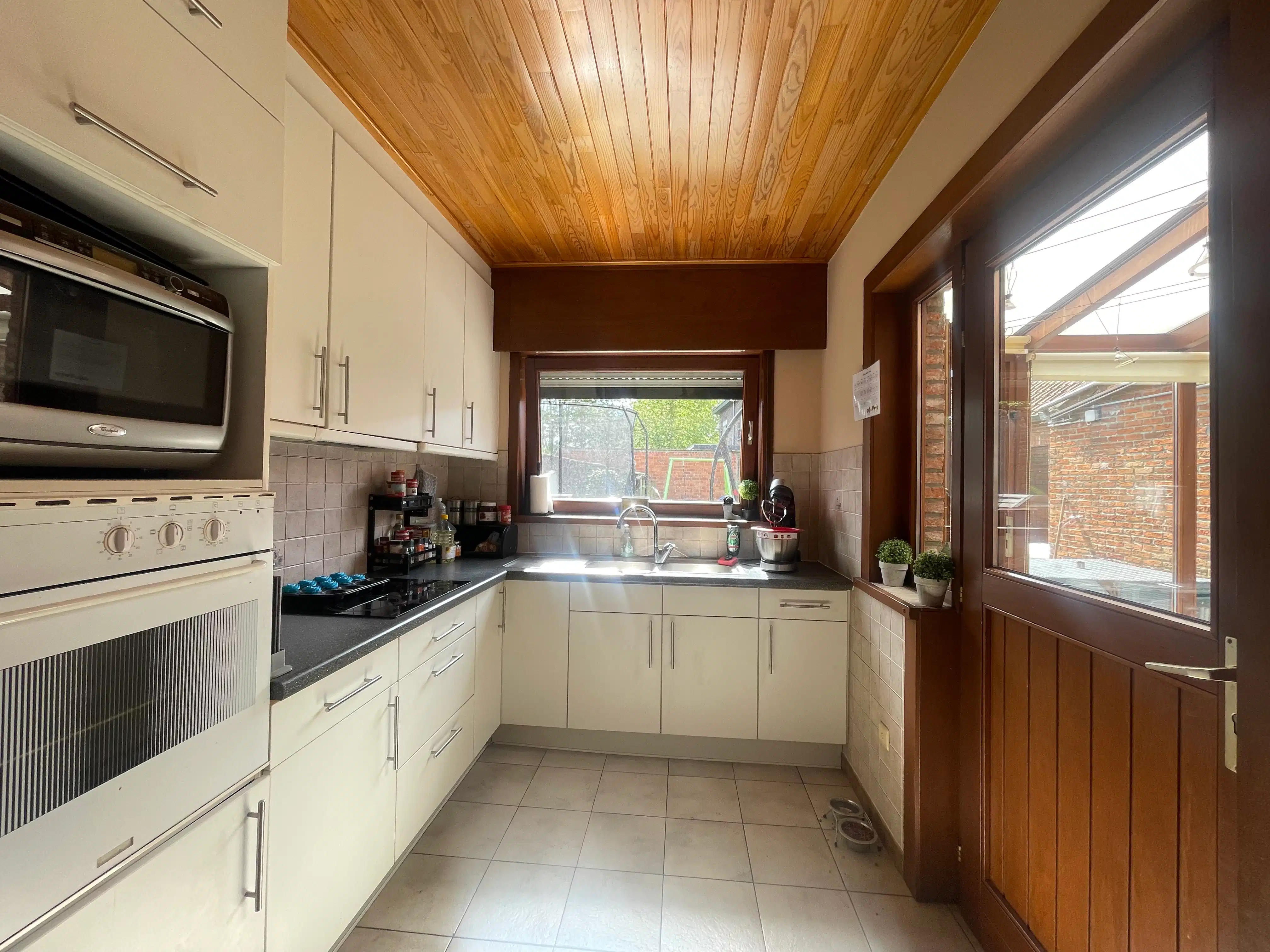 Aangename rijwoning met 3 slpk, nette tuin en 2 garages. foto 5