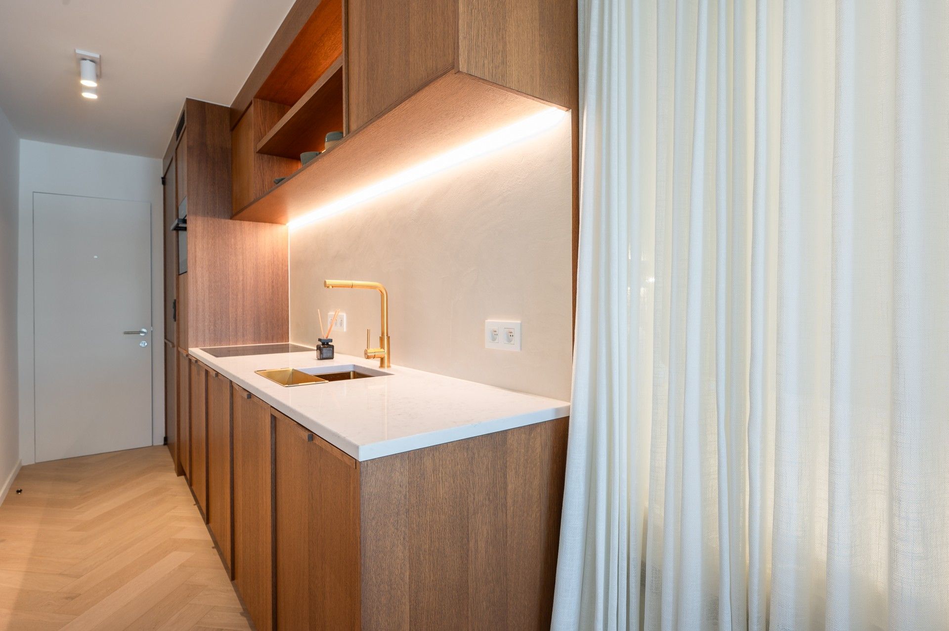 Unieke pied-à-terre met adembenemend zeezicht foto 3