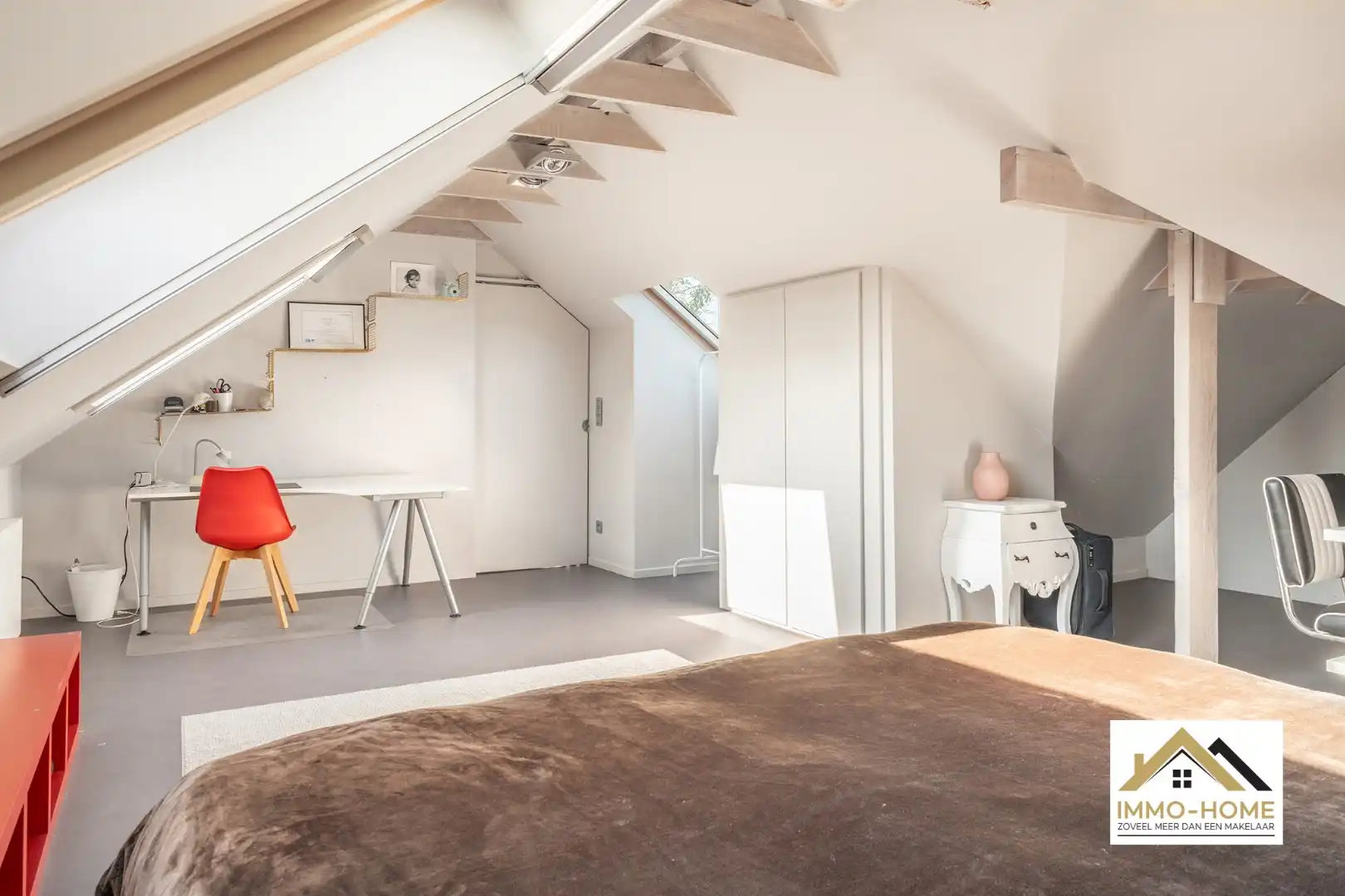 Zeer ruime gerenoveerde villa op prachtige ligging foto 18