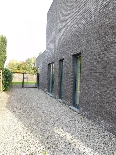 Rustig gelegen gezinswoning met 3 slpks, tuin en carport foto 21