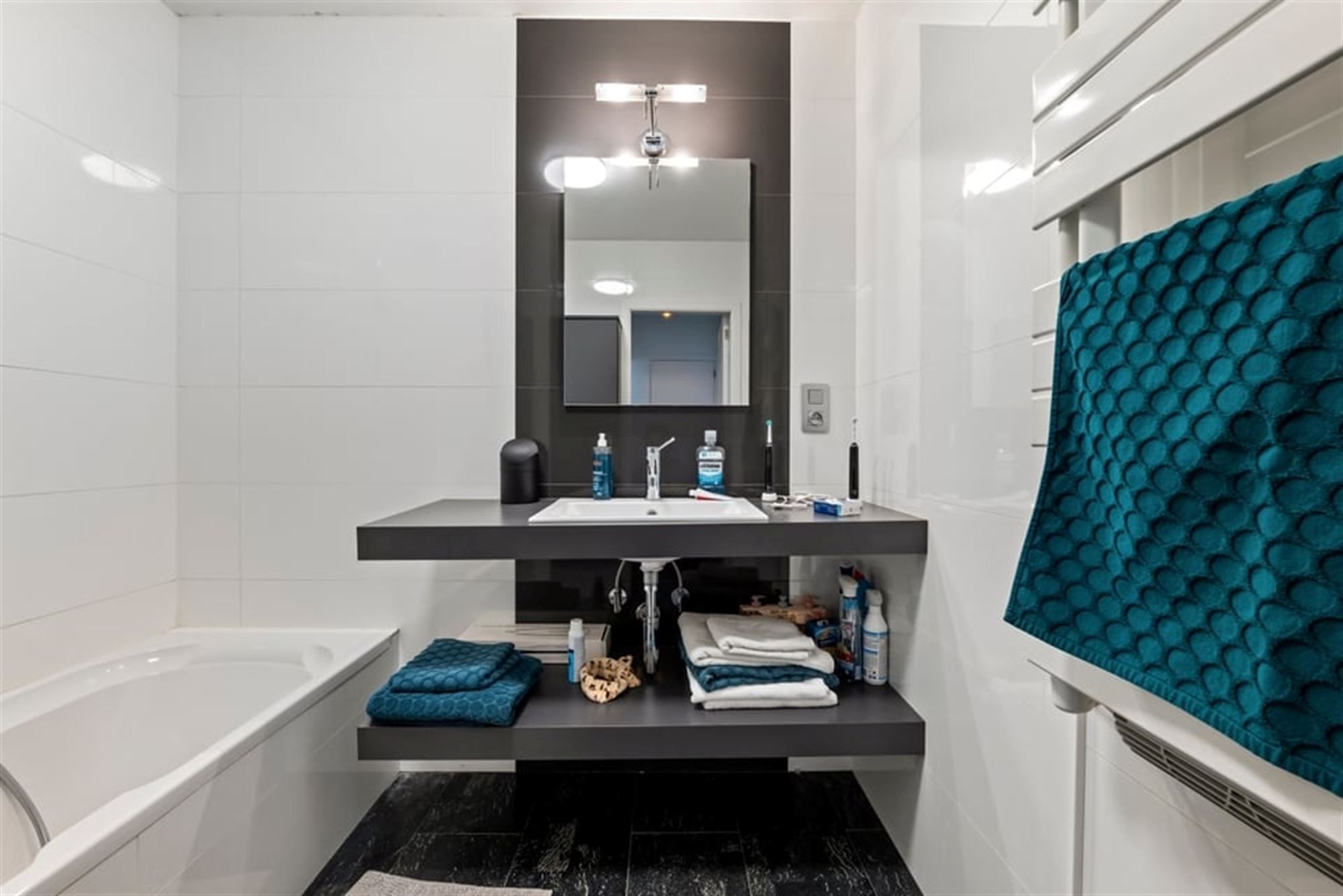 GEZELLIG 2 SLK APPARTEMENT MET STAANPLAATS IN HET CENTRUM VAN SINT-TRUIDEN  foto 15
